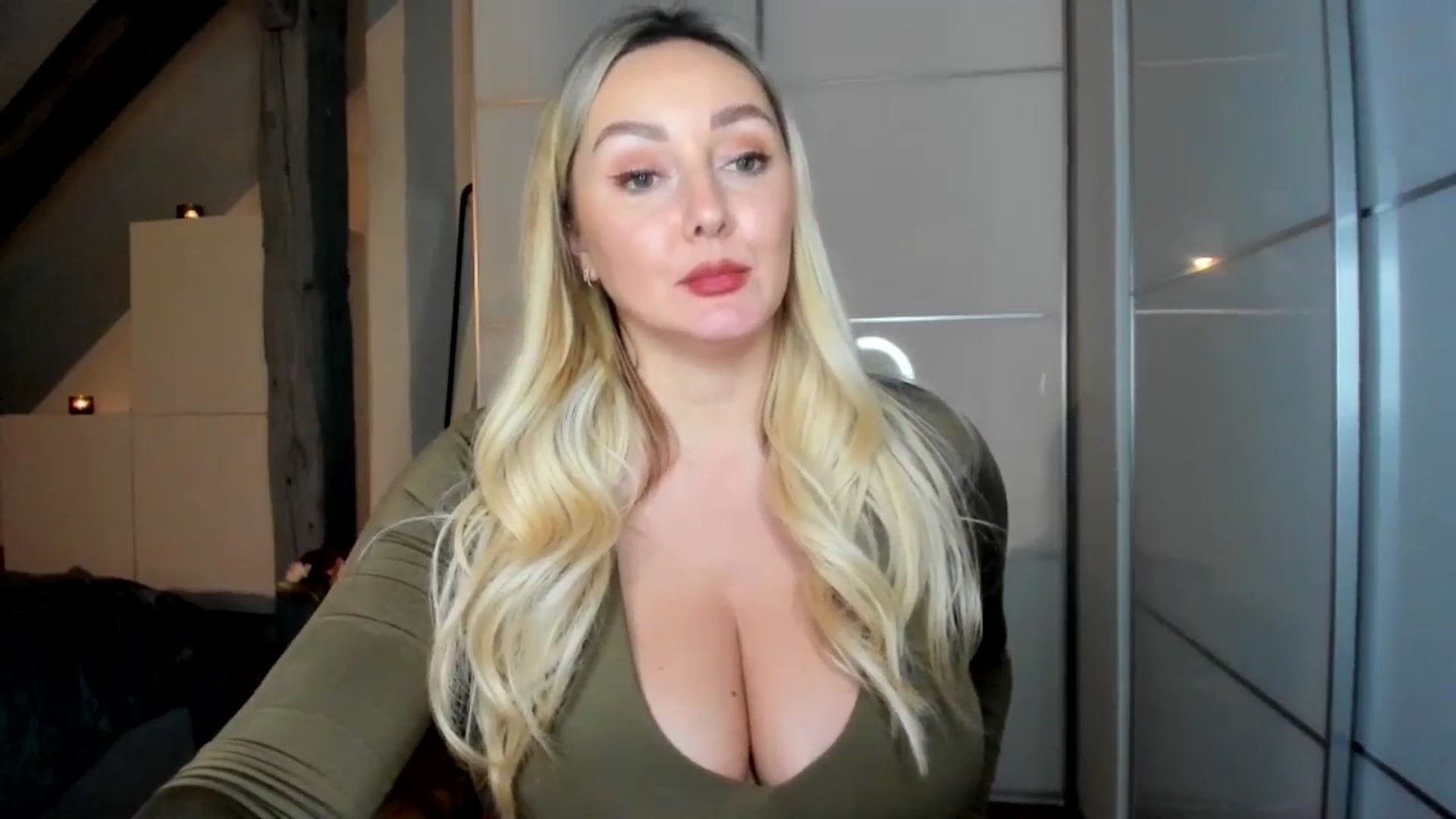 Gallery image thumbnail from Mi_Ha's myfreecams stream on, 11/25/2025, 08:23 image 4 of 20