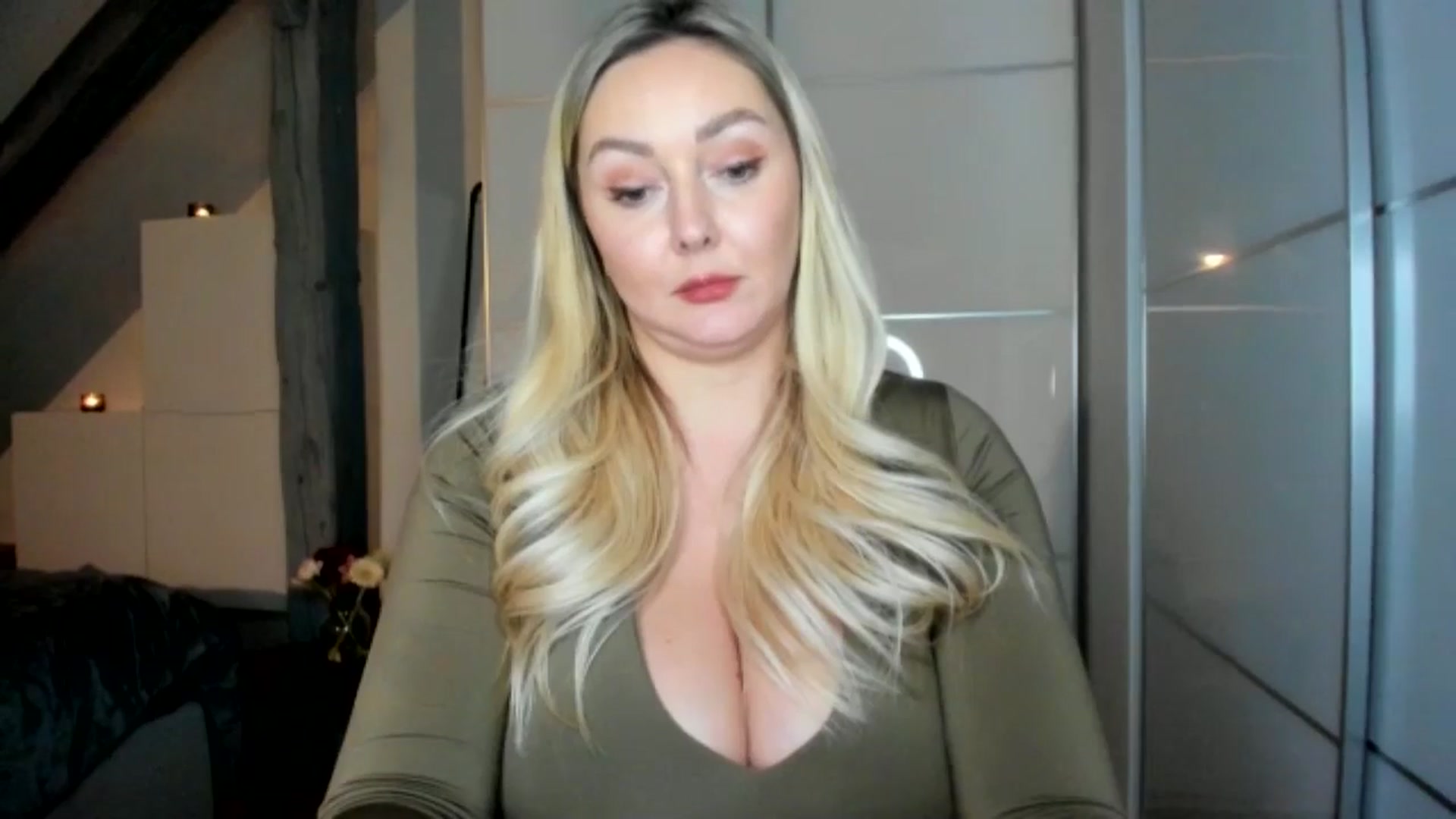 Gallery image thumbnail from Mi_Ha's myfreecams stream on, 11/25/2025, 08:23 image 7 of 20