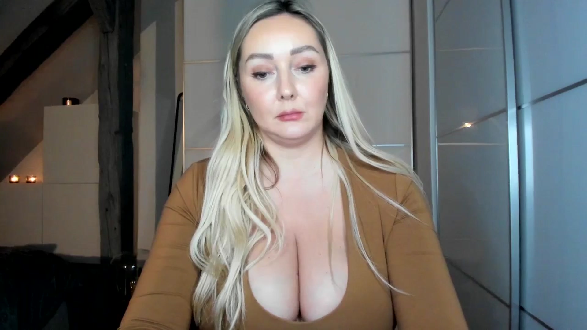 Gallery image thumbnail from Mi_Ha's myfreecams stream on, 11/26/2025, 17:20 image 15 of 20