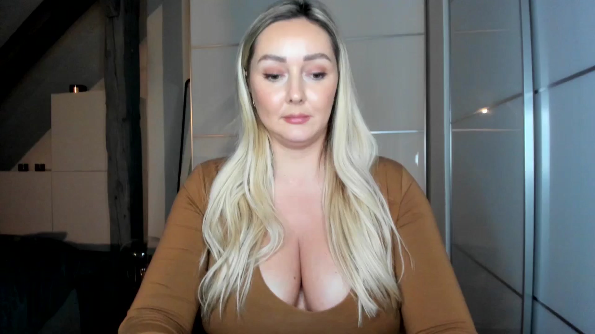 Gallery image thumbnail from Mi_Ha's myfreecams stream on, 11/26/2025, 18:23 image 1 of 20