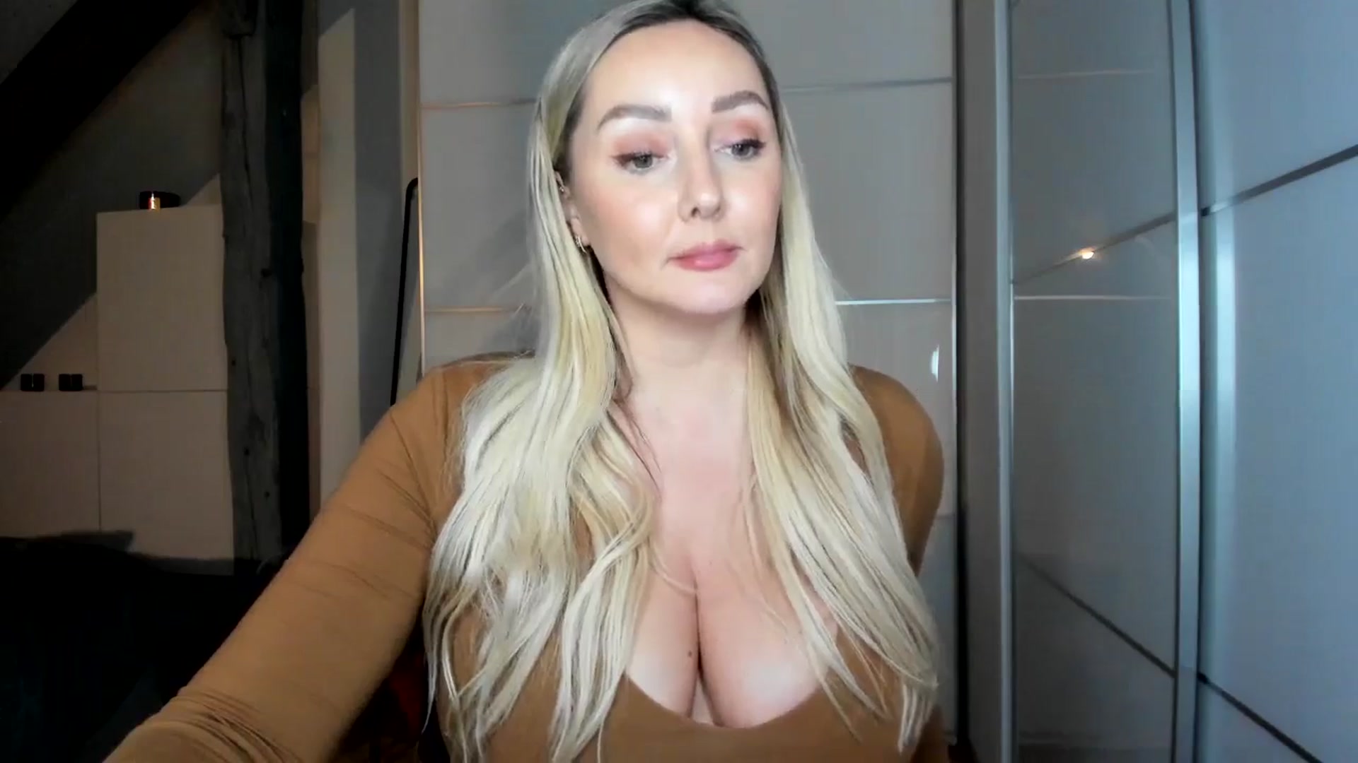 Gallery image thumbnail from Mi_Ha's myfreecams stream on, 11/26/2025, 18:23 image 16 of 20
