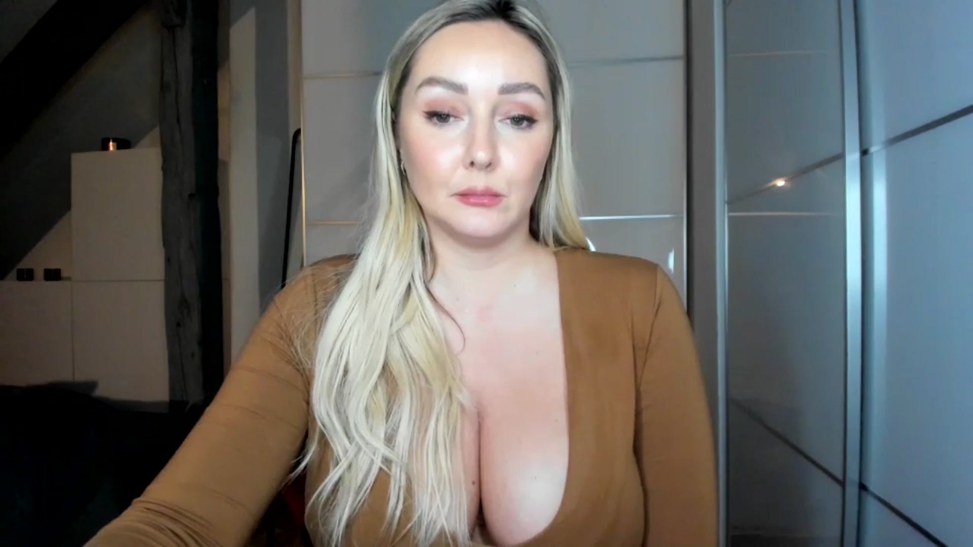 Gallery image thumbnail from Mi_Ha's myfreecams stream on, 11/26/2025, 18:23 image 6 of 20