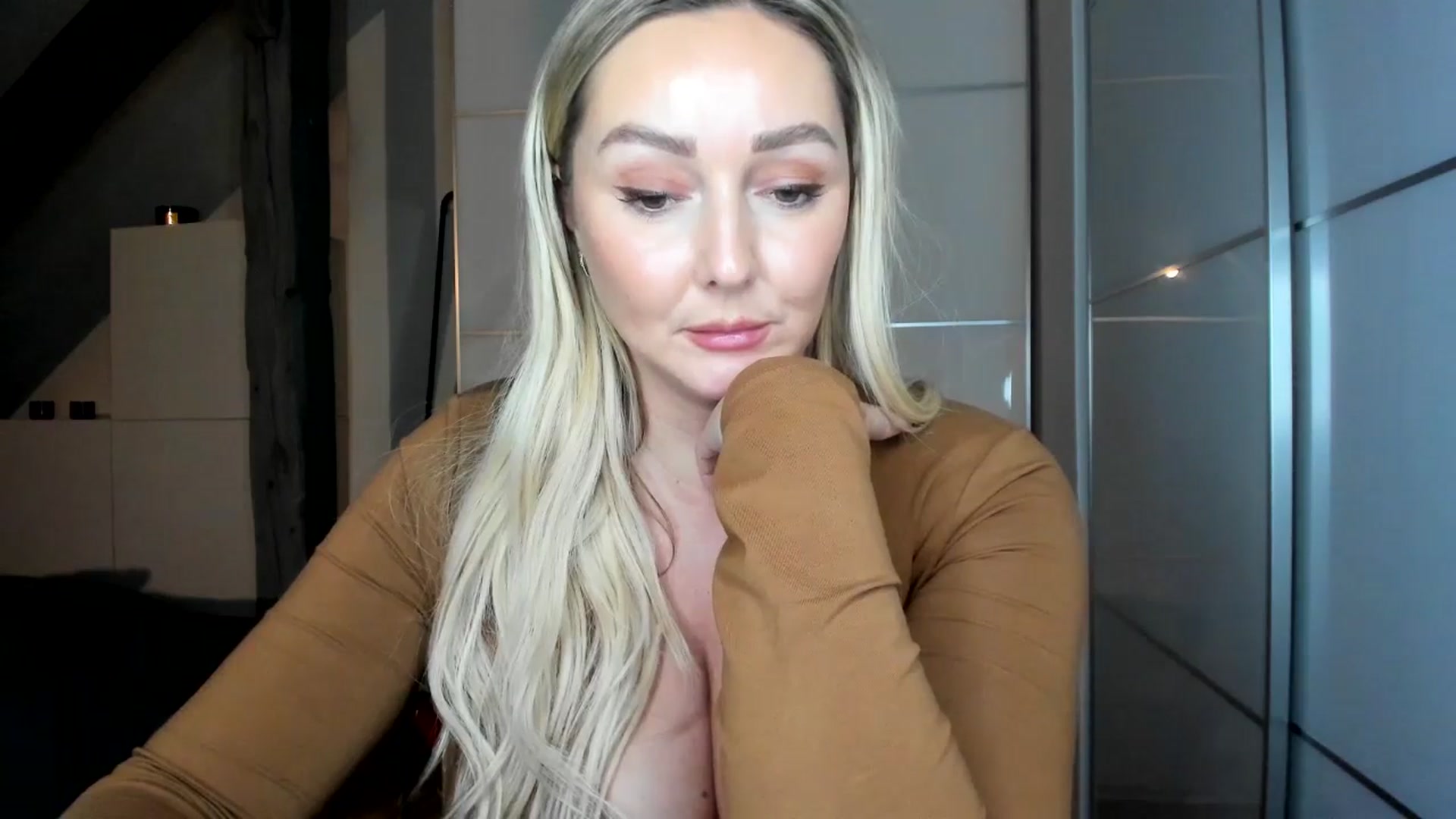 Gallery image thumbnail from Mi_Ha's myfreecams stream on, 11/26/2025, 18:23 image 4 of 20