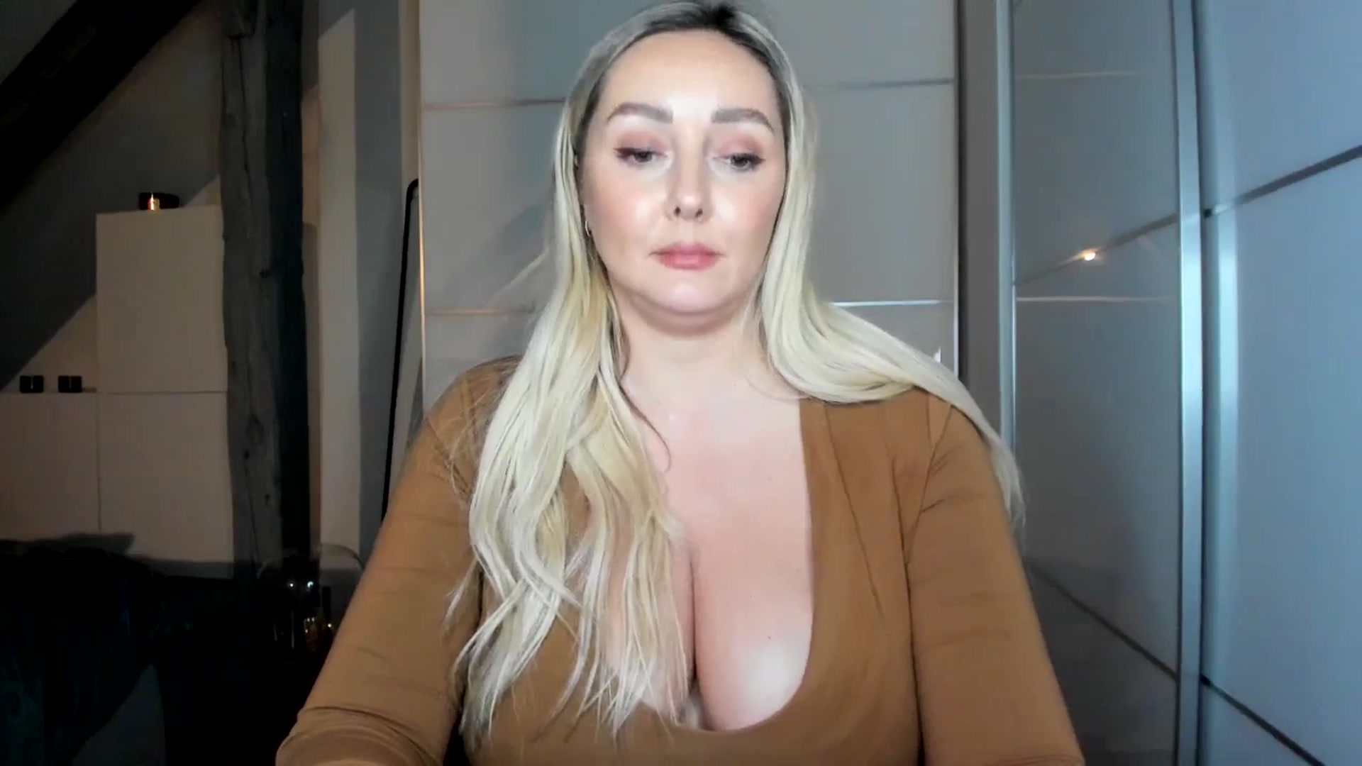Gallery image thumbnail from Mi_Ha's myfreecams stream on, 11/26/2025, 18:23 image 7 of 20