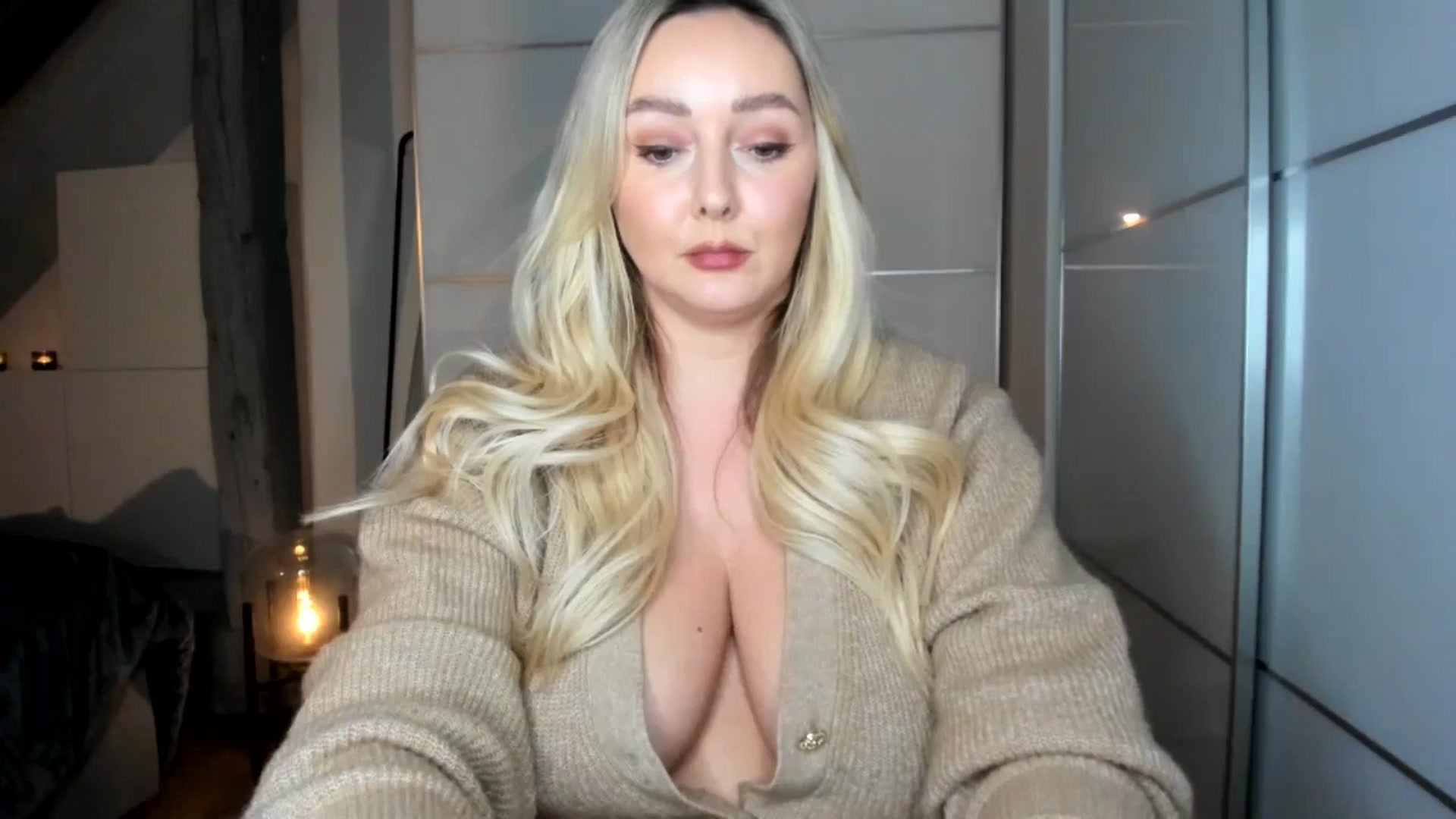 Gallery image thumbnail from Mi_Ha's myfreecams stream on, 11/27/2025, 17:16 image 5 of 20