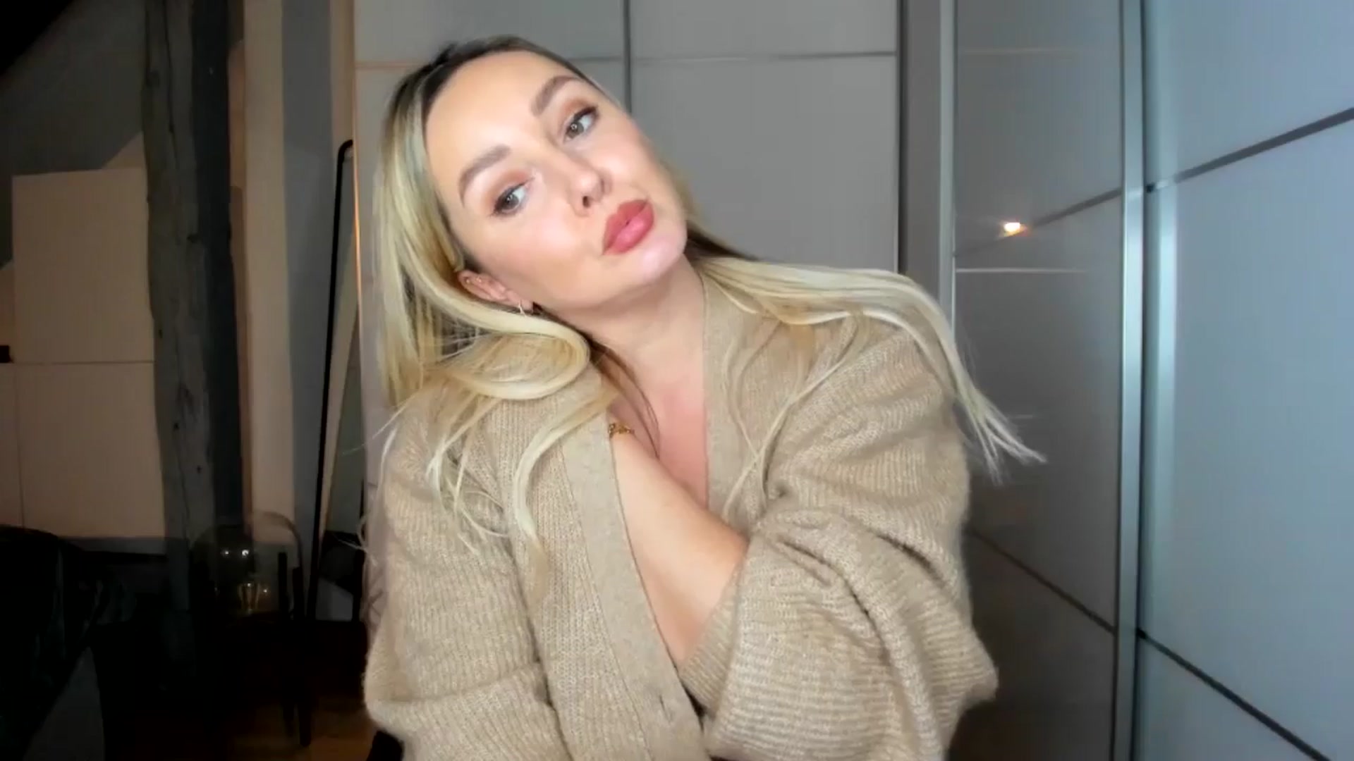 Gallery image thumbnail from Mi_Ha's myfreecams stream on, 11/27/2025, 22:29 image 19 of 20