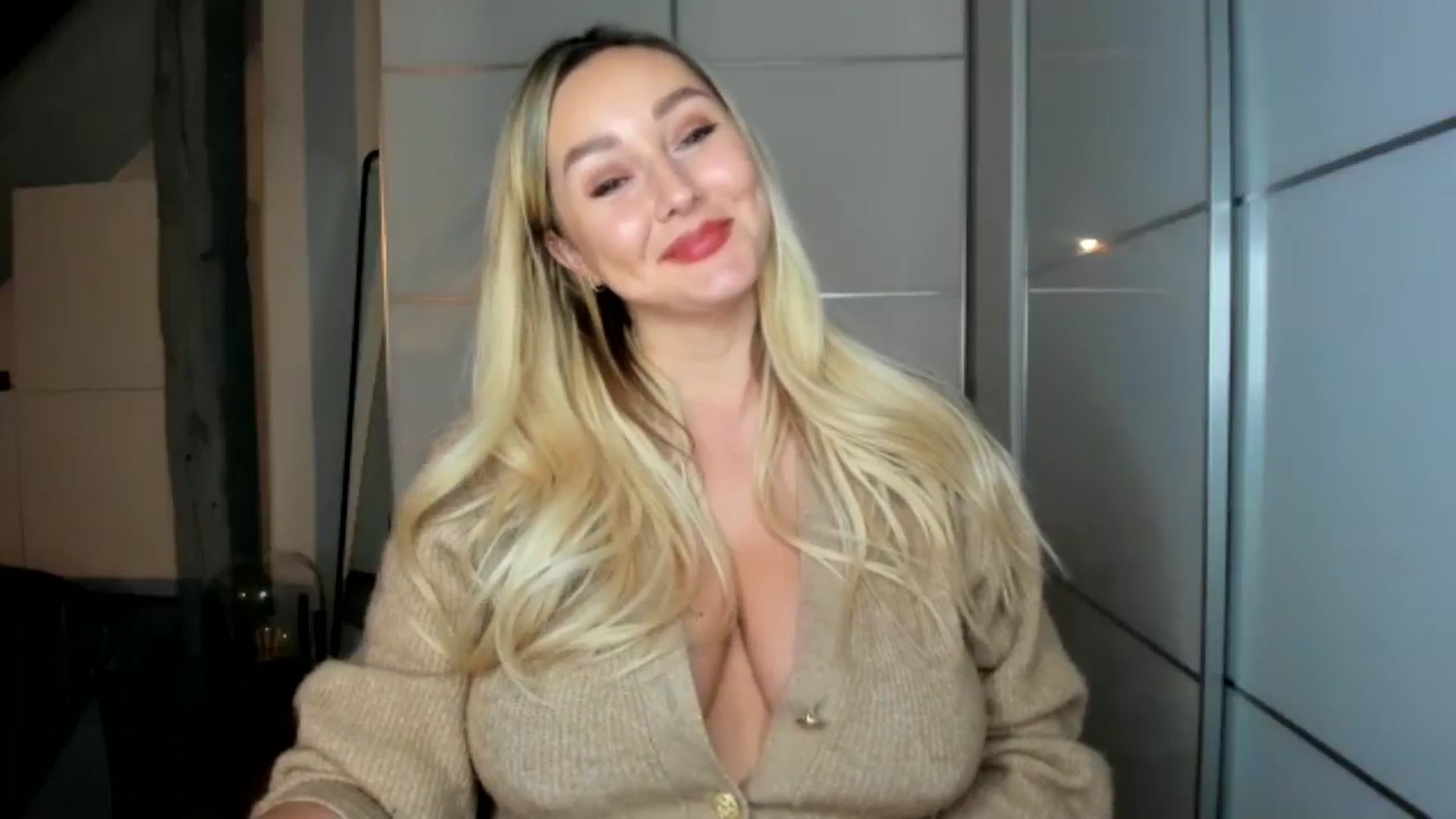 Gallery image thumbnail from Mi_Ha's myfreecams stream on, 11/27/2025, 22:29 image 9 of 20