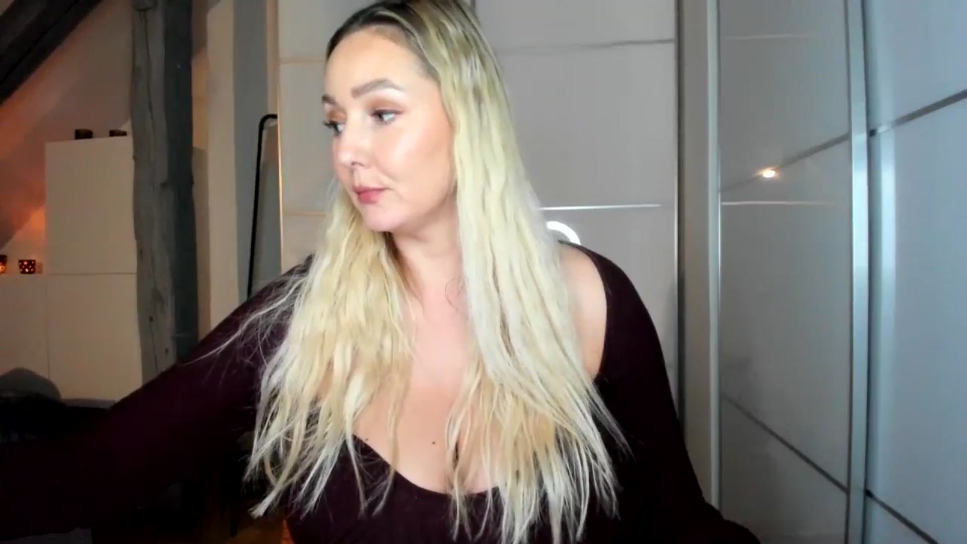 Gallery image thumbnail from Mi_Ha's myfreecams stream on, 11/30/2025, 17:14 image 12 of 20