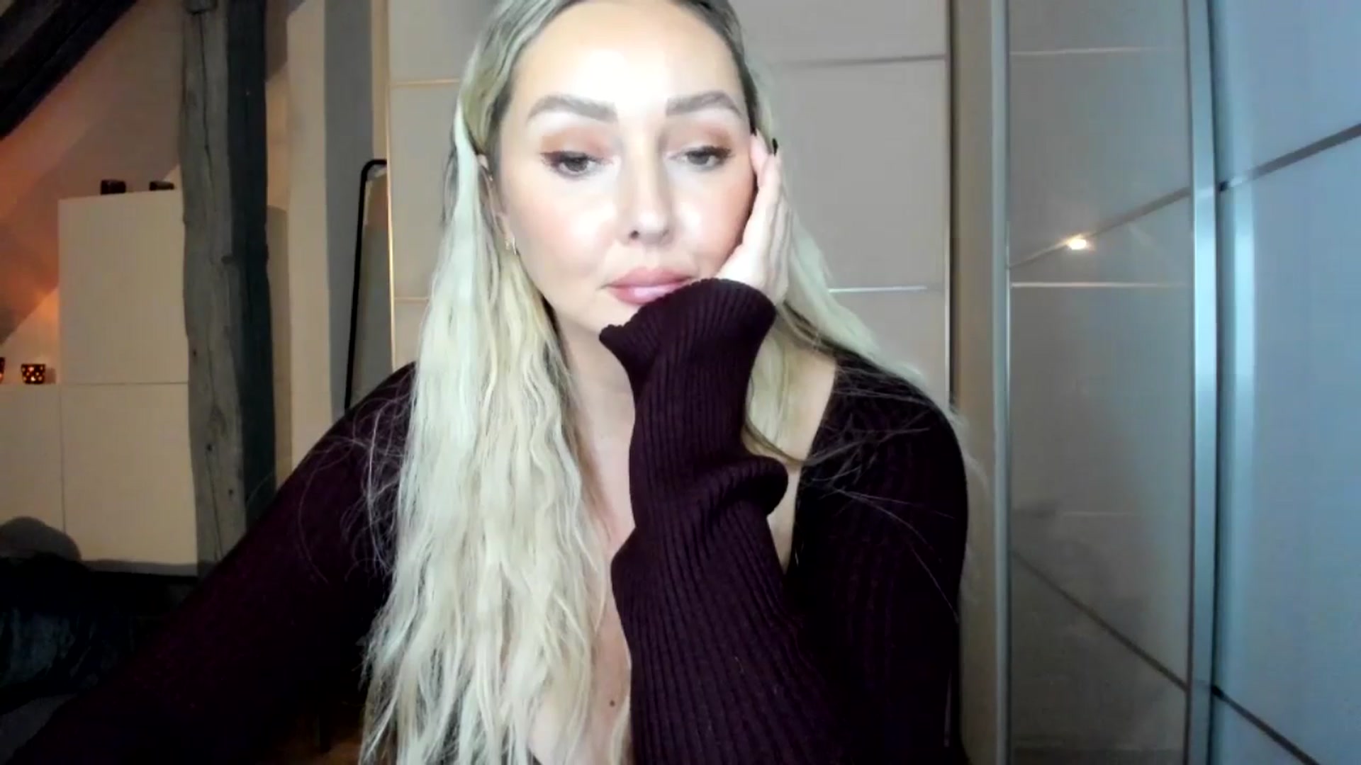 Gallery image thumbnail from Mi_Ha's myfreecams stream on, 11/30/2025, 17:14 image 16 of 20