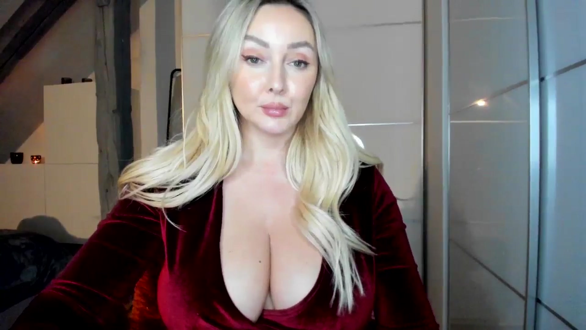 Gallery image thumbnail from Mi_Ha's myfreecams stream on, 12/01/2025, 17:03 image 16 of 20