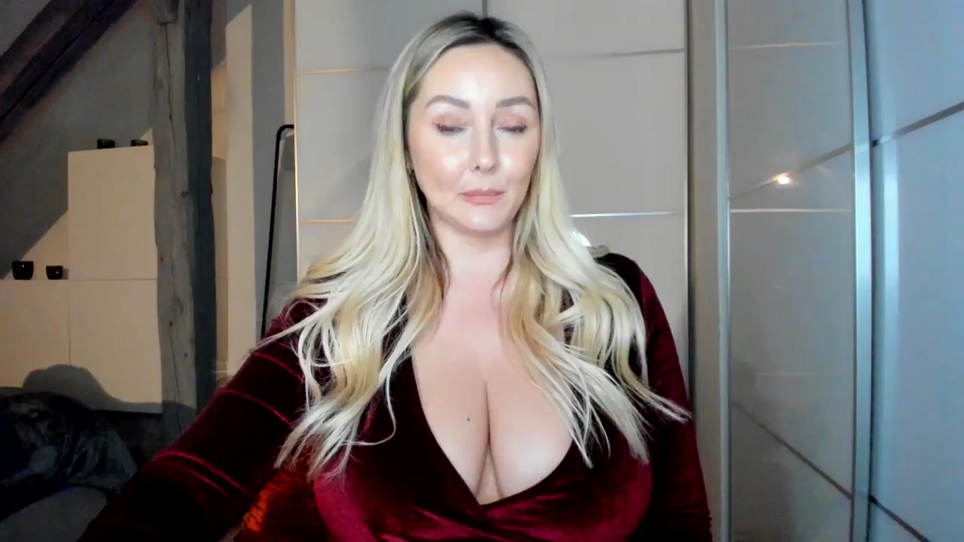 Gallery image thumbnail from Mi_Ha's myfreecams stream on, 12/01/2025, 17:46 image 4 of 20