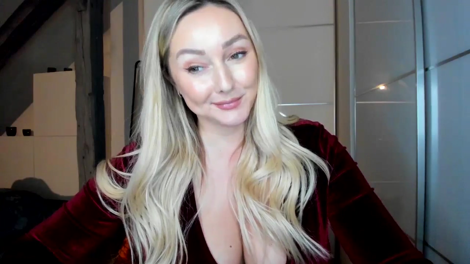 Gallery image thumbnail from Mi_Ha's myfreecams stream on, 12/01/2025, 17:46 image 5 of 20