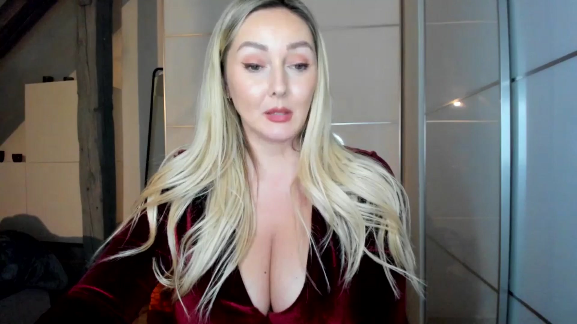Gallery image thumbnail from Mi_Ha's myfreecams stream on, 12/01/2025, 18:35 image 14 of 20