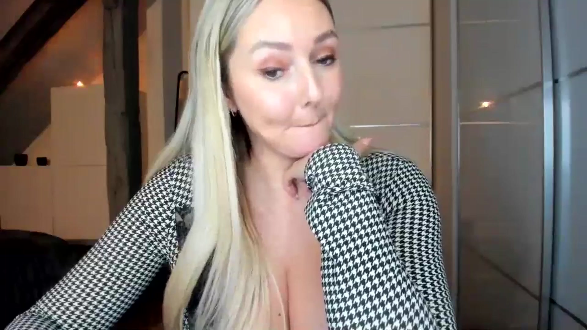 Gallery image thumbnail from Mi_Ha's myfreecams stream on, 12/03/2025, 18:06 image 19 of 20