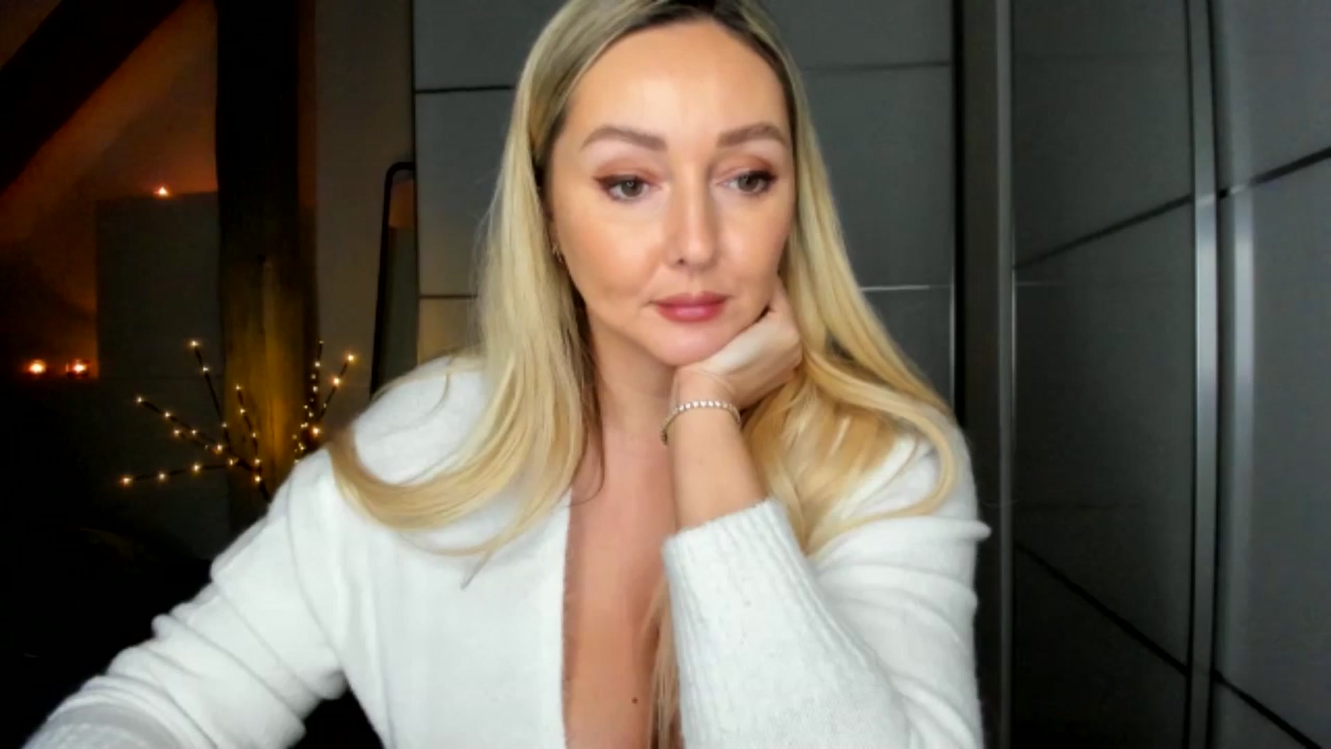 Gallery image thumbnail from Mi_Ha's myfreecams stream on, 12/05/2025, 16:07 image 19 of 20