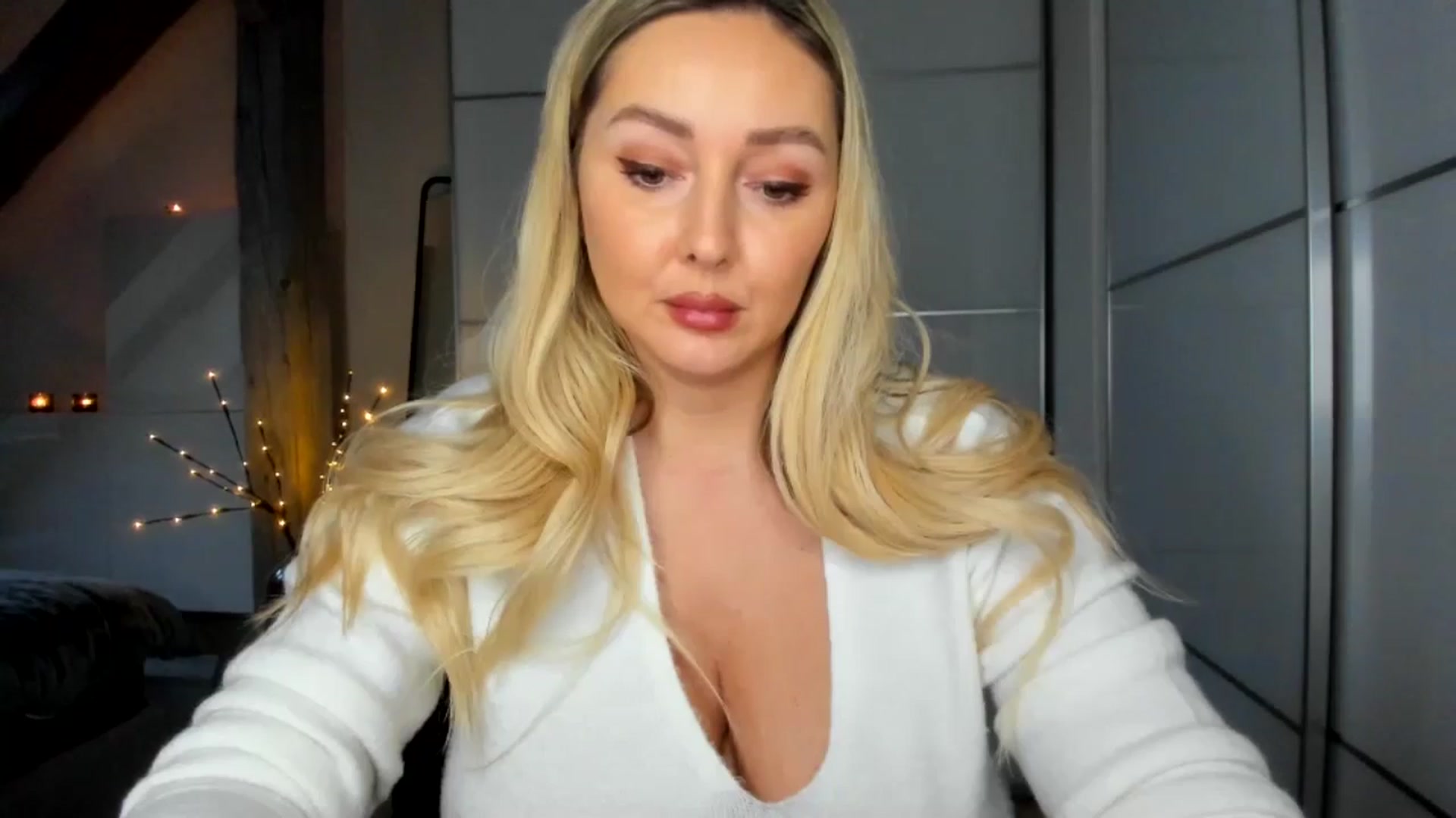 Gallery image thumbnail from Mi_Ha's myfreecams stream on, 12/05/2025, 16:07 image 4 of 20