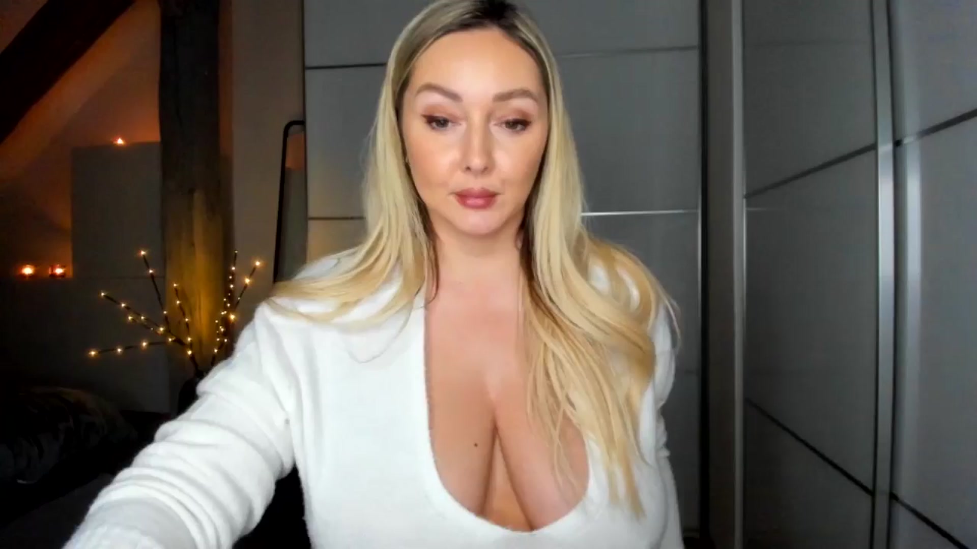 Gallery image thumbnail from Mi_Ha's myfreecams stream on, 12/05/2025, 16:07 image 18 of 20