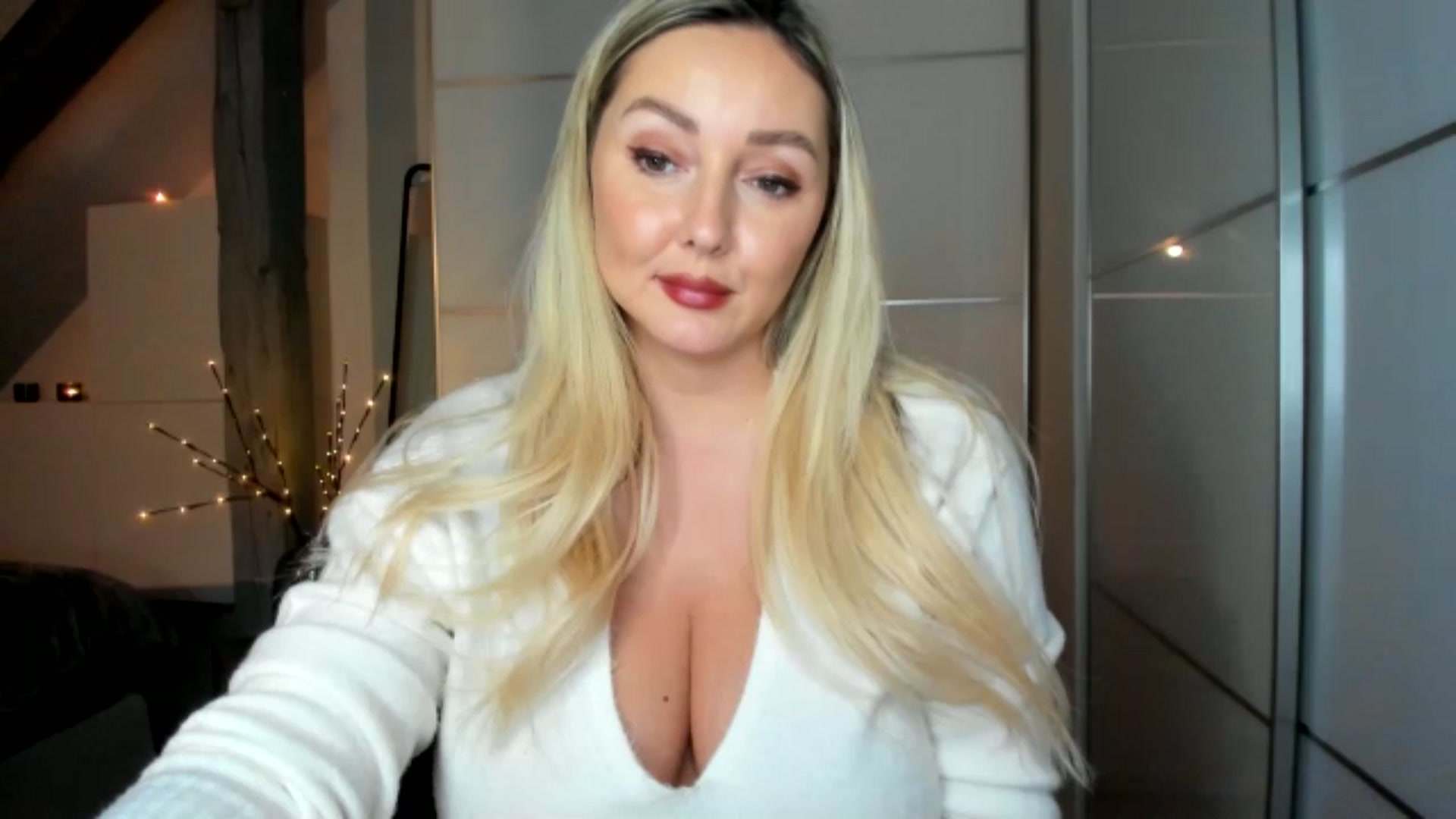 Gallery image thumbnail from Mi_Ha's myfreecams stream on, 12/05/2025, 18:30 image 16 of 20