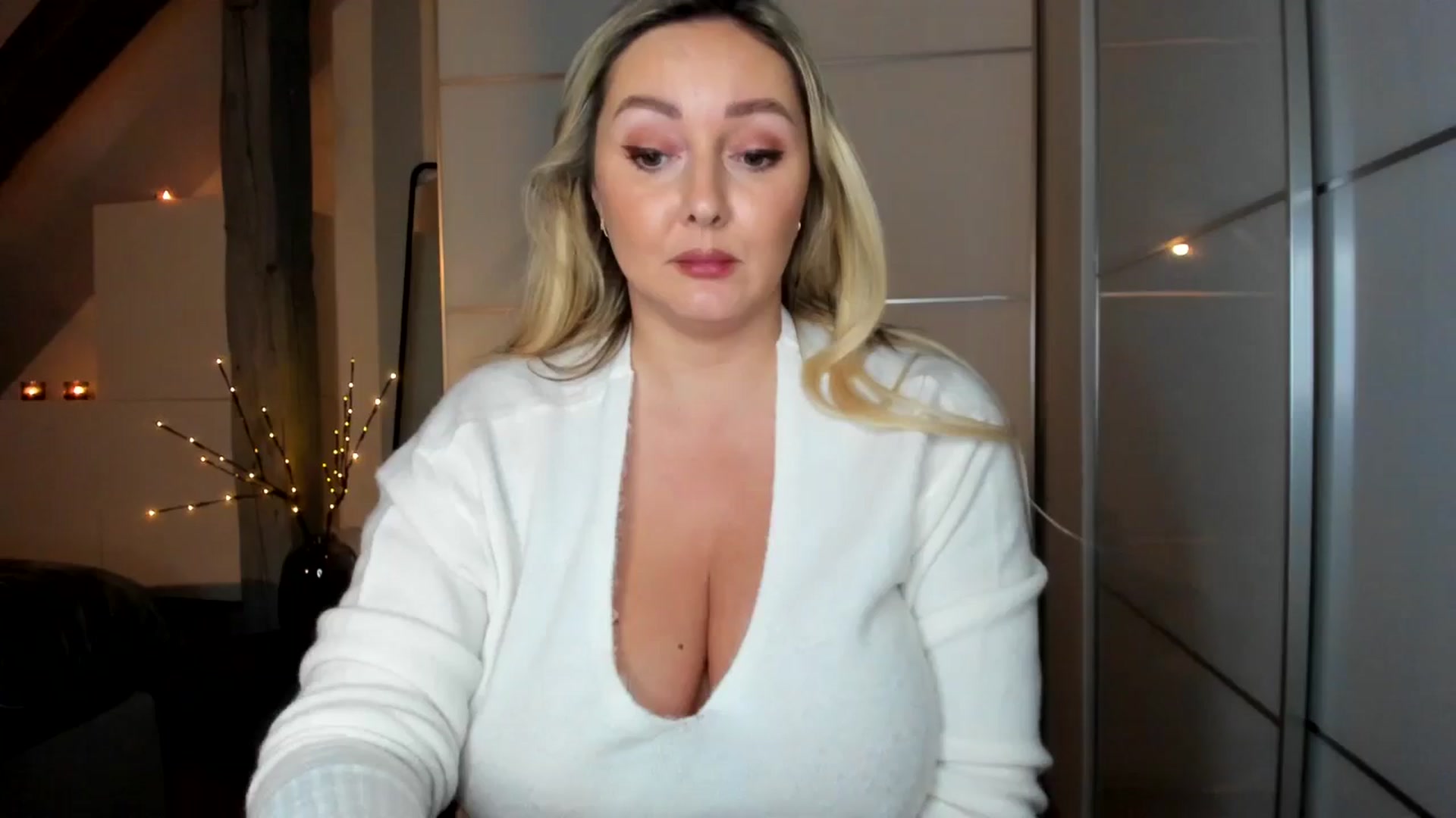 Gallery image thumbnail from Mi_Ha's myfreecams stream on, 12/05/2025, 18:30 image 2 of 20