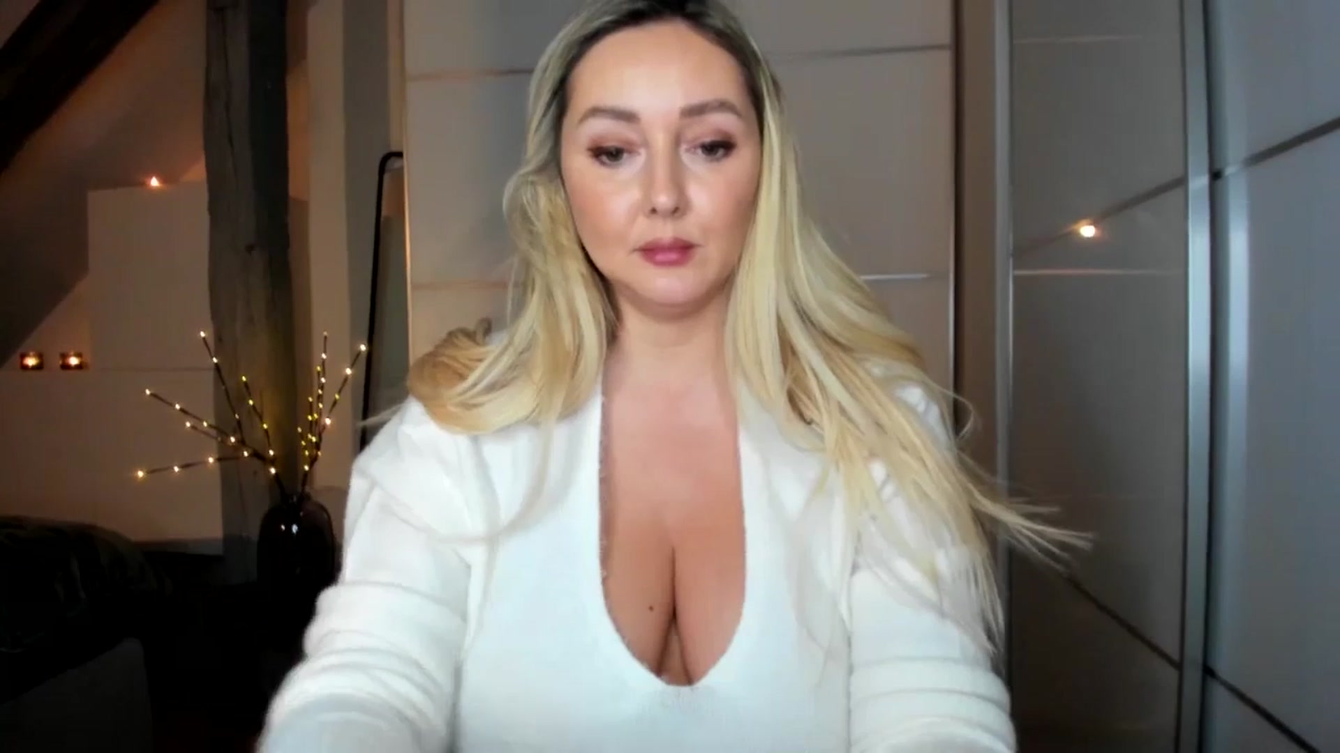 Gallery image thumbnail from Mi_Ha's myfreecams stream on, 12/05/2025, 18:30 image 4 of 20