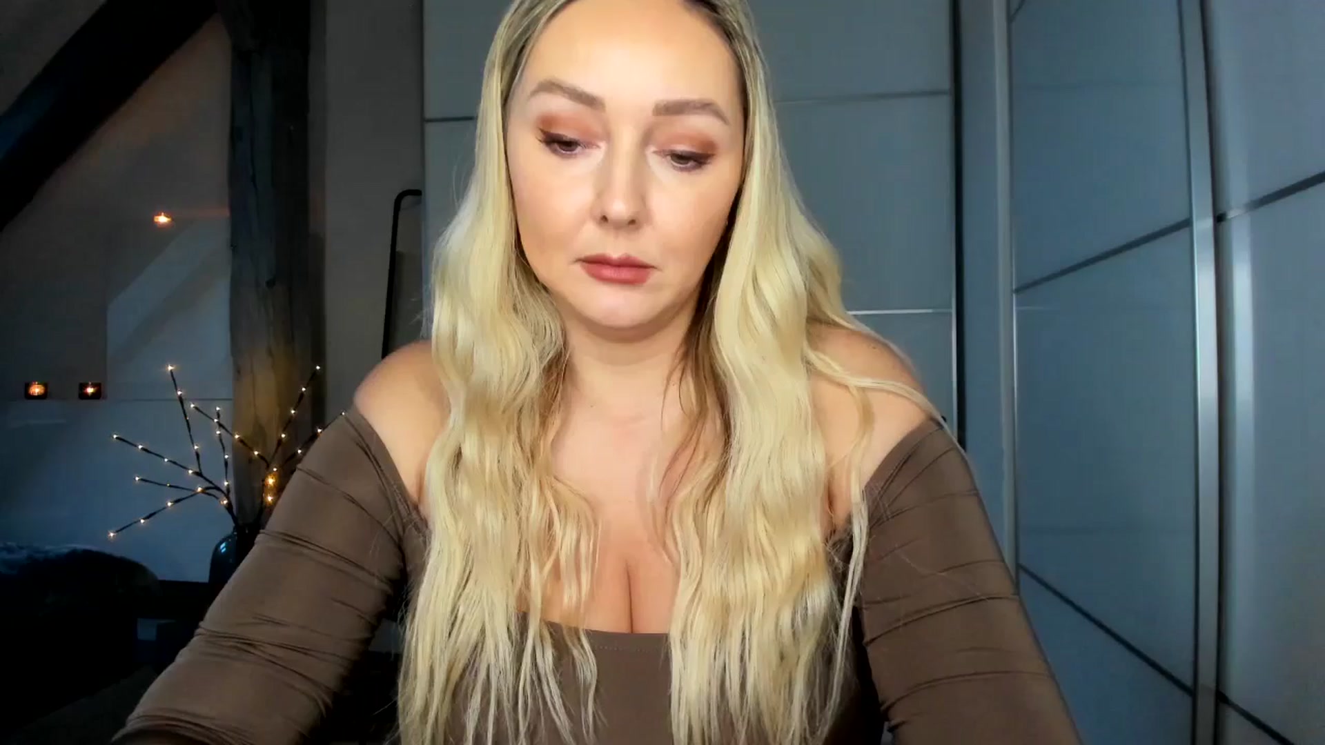 Gallery image thumbnail from Mi_Ha's myfreecams stream on, 12/07/2025, 17:06 image 1 of 20