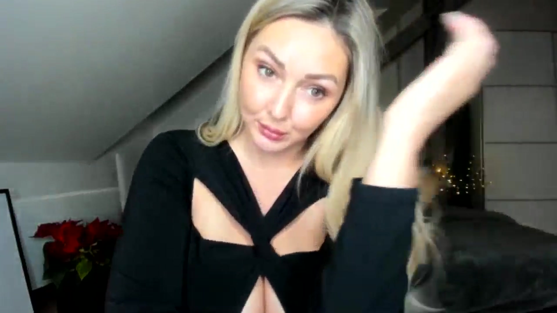 Gallery image thumbnail from Mi_Ha's myfreecams stream on, 12/11/2025, 16:46 image 16 of 20