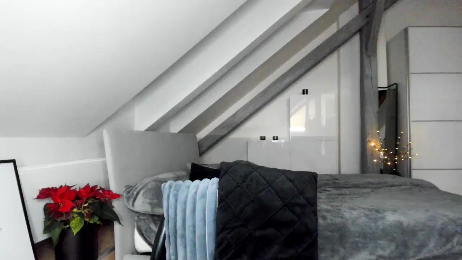 Gallery image thumbnail from Mi_Ha's myfreecams stream on, 12/11/2025, 16:46 image 10 of 20