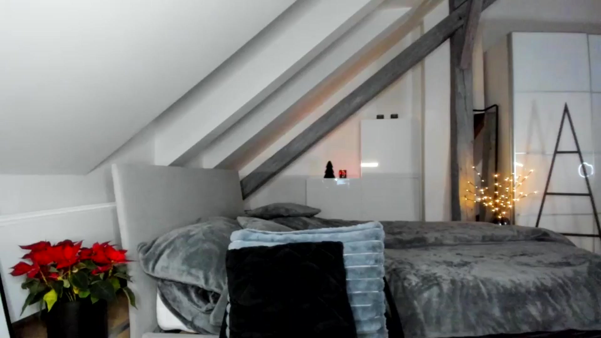 Gallery image thumbnail from Mi_Ha's myfreecams stream on, 12/12/2025, 16:45 image 2 of 20