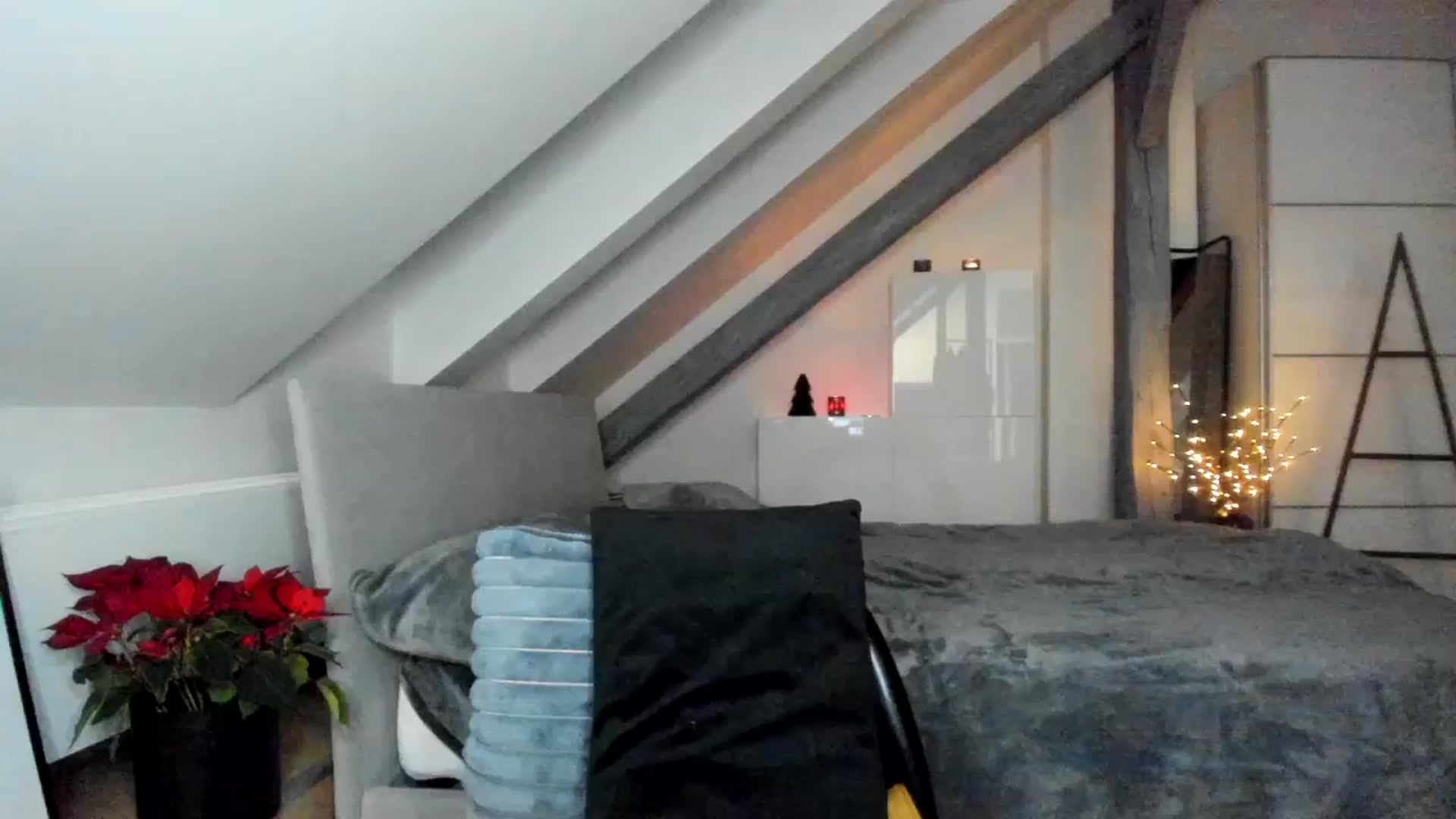 Gallery image thumbnail from Mi_Ha's myfreecams stream on, 12/13/2025, 17:37 image 8 of 20