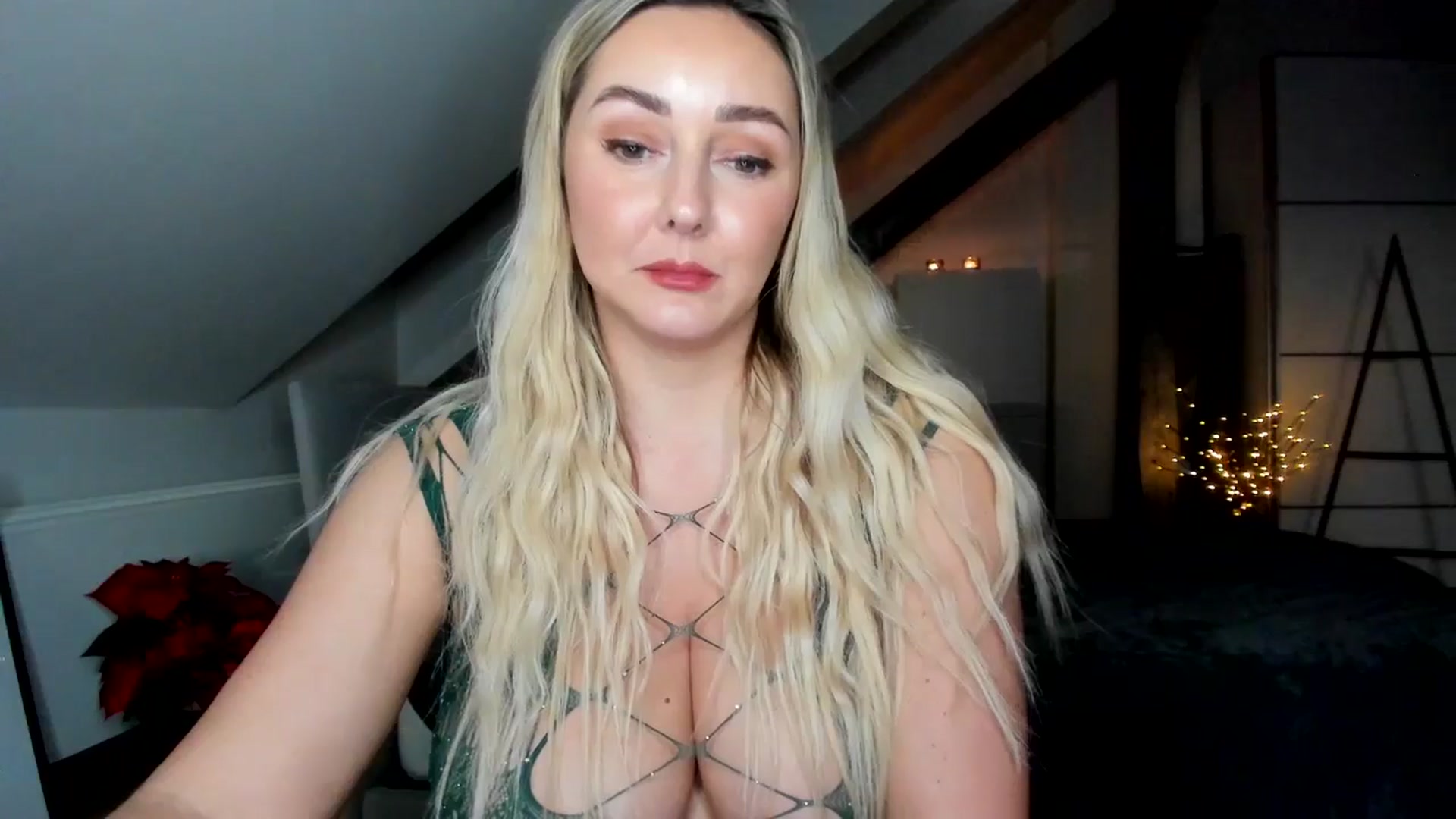 Gallery image thumbnail from Mi_Ha's myfreecams stream on, 12/14/2025, 16:55 image 12 of 20
