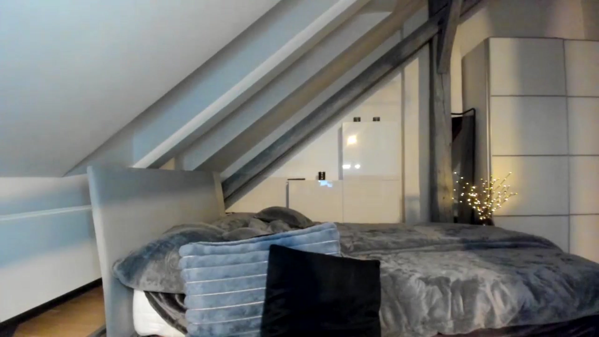 Gallery image thumbnail from Mi_Ha's myfreecams stream on, 12/16/2025, 17:52 image 3 of 20