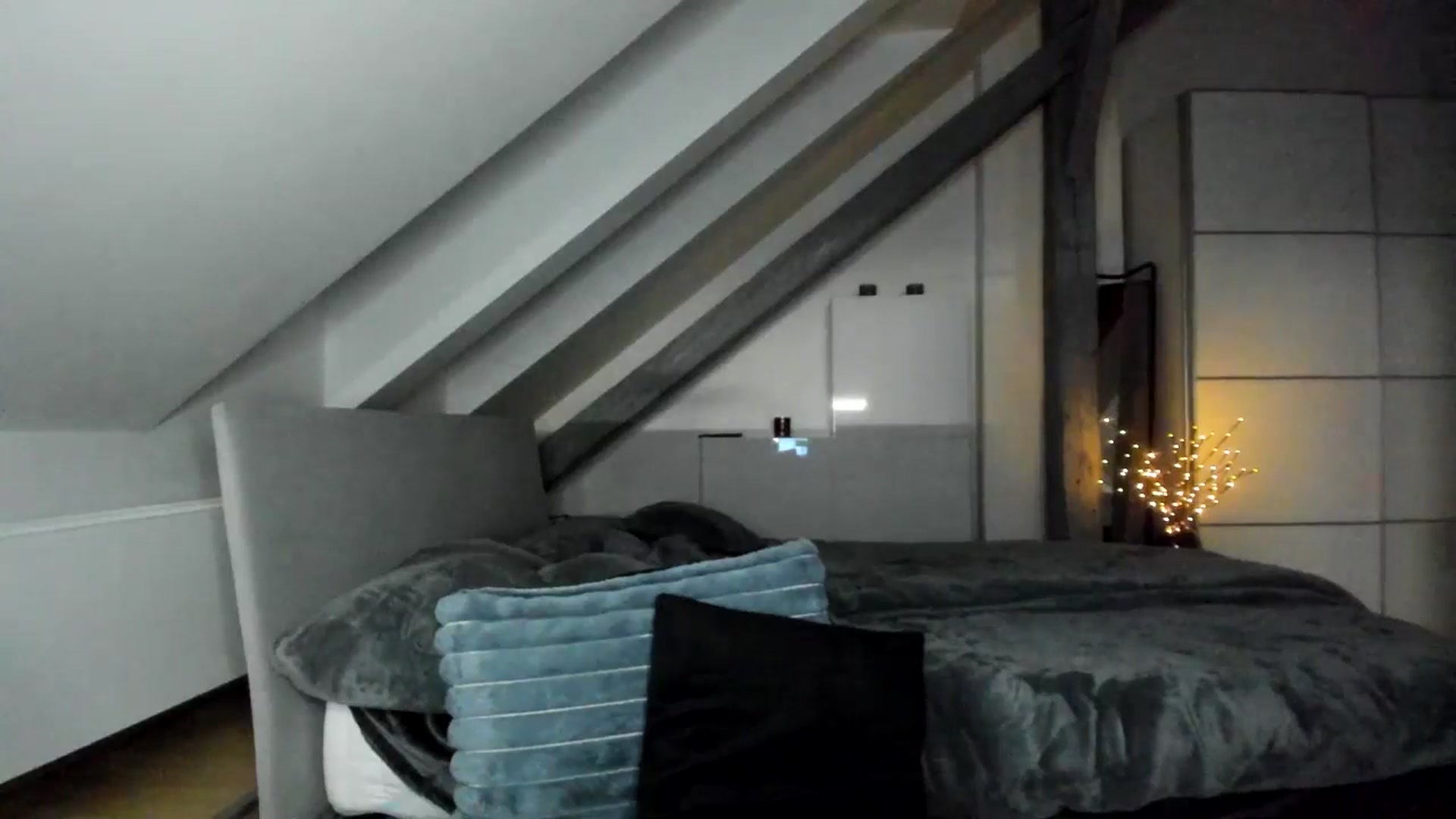Gallery image thumbnail from Mi_Ha's myfreecams stream on, 12/16/2025, 17:52 image 9 of 20