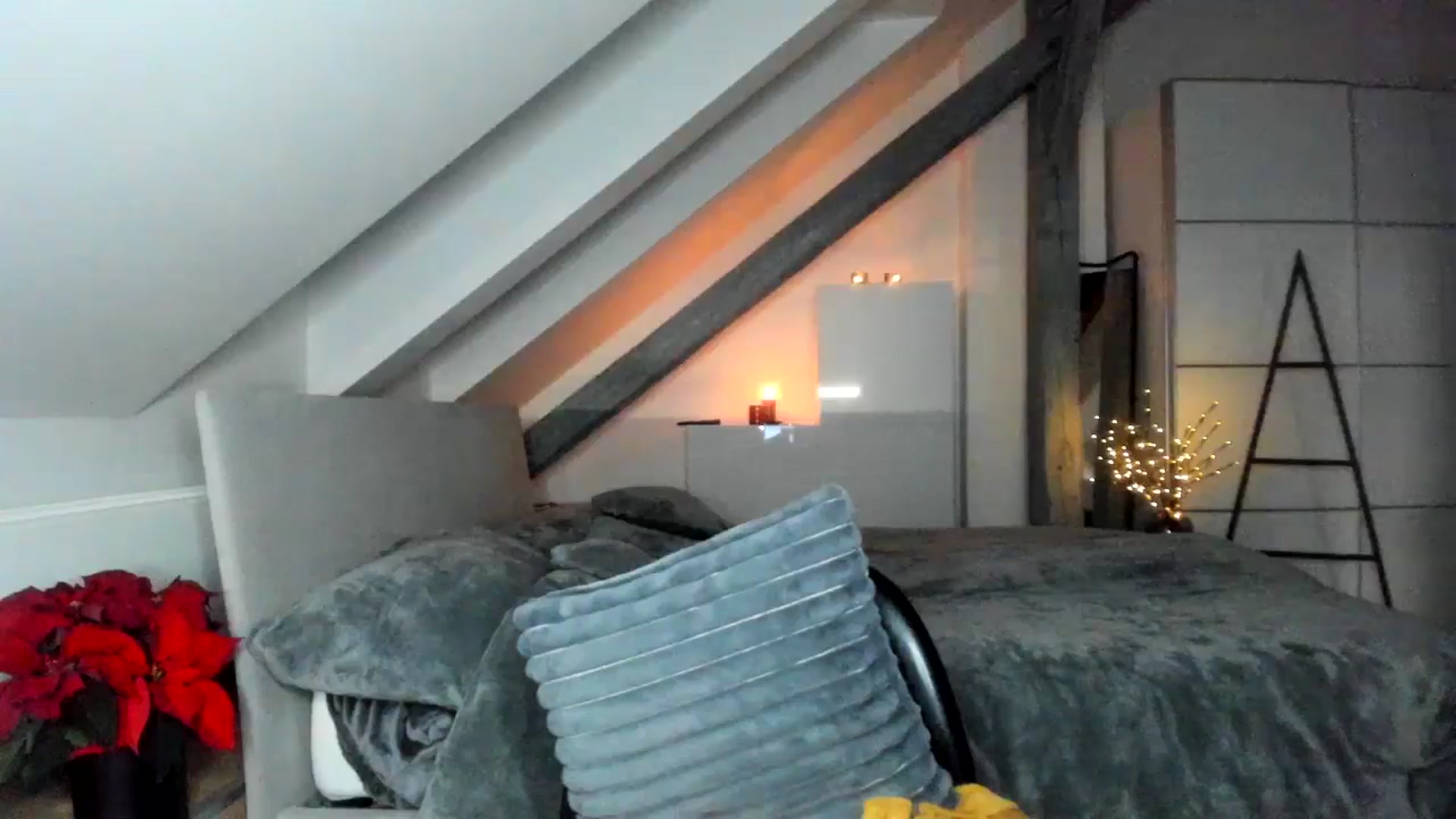 Gallery image thumbnail from Mi_Ha's myfreecams stream on, 12/17/2025, 17:01 image 9 of 20