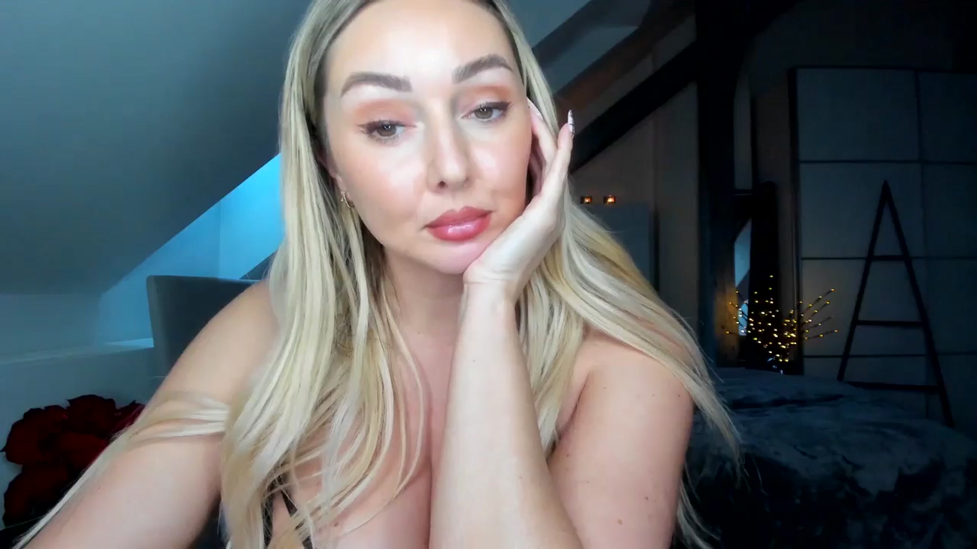Gallery image thumbnail from Mi_Ha's myfreecams stream on, 12/18/2025, 15:37 image 7 of 20