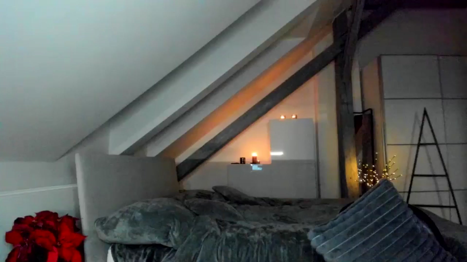 Gallery image thumbnail from Mi_Ha's myfreecams stream on, 12/18/2025, 22:35 image 8 of 20