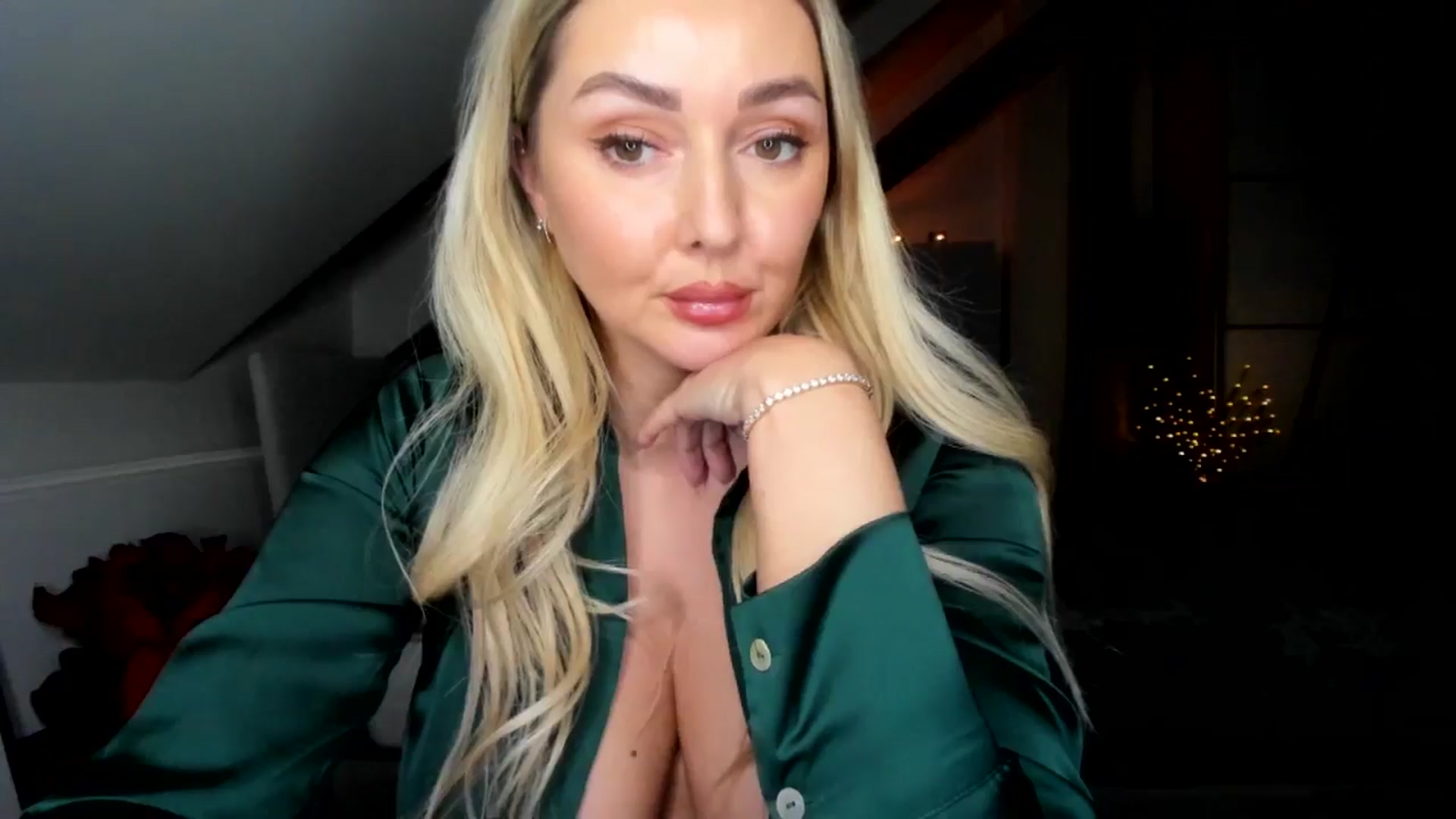Gallery image thumbnail from Mi_Ha's myfreecams stream on, 12/19/2025, 18:36 image 5 of 20