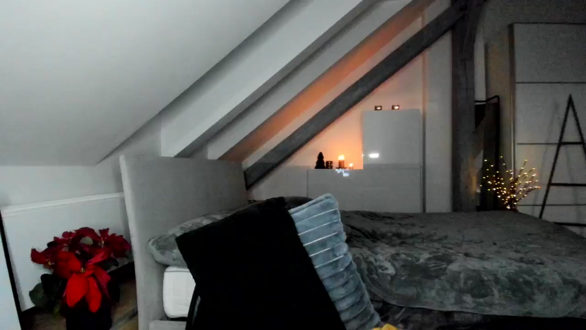 Gallery image thumbnail from Mi_Ha's myfreecams stream on, 12/19/2025, 18:36 image 10 of 20