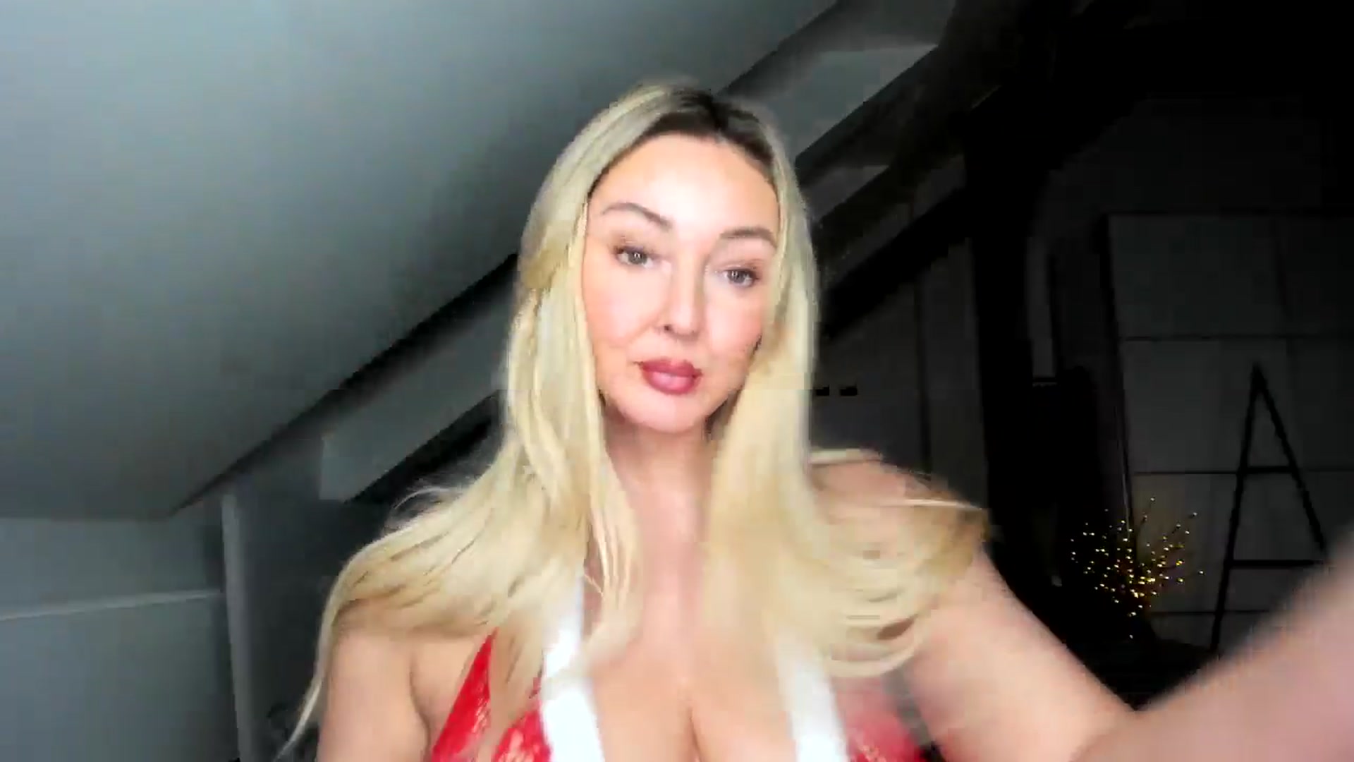 Gallery image thumbnail from Mi_Ha's myfreecams stream on, 12/21/2025, 17:10 image 14 of 20