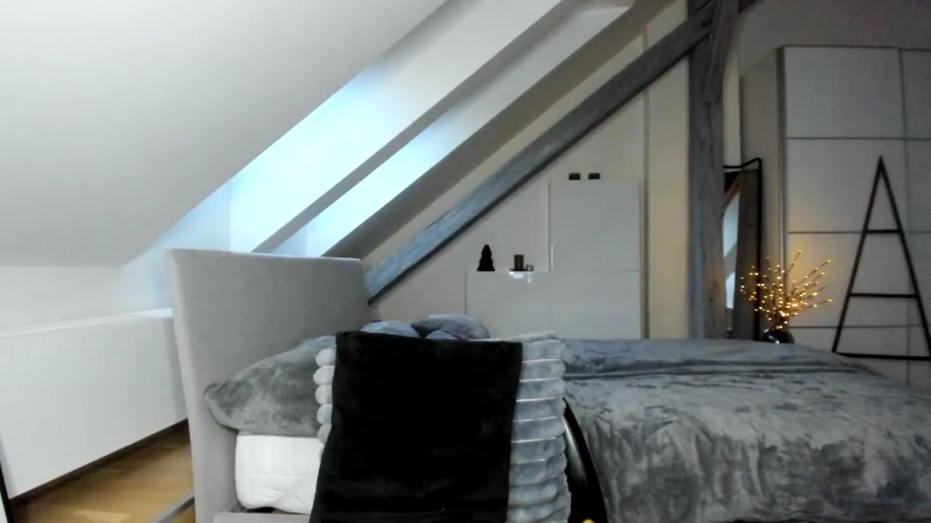 Gallery image thumbnail from Mi_Ha's myfreecams stream on, 12/21/2025, 17:10 image 8 of 20