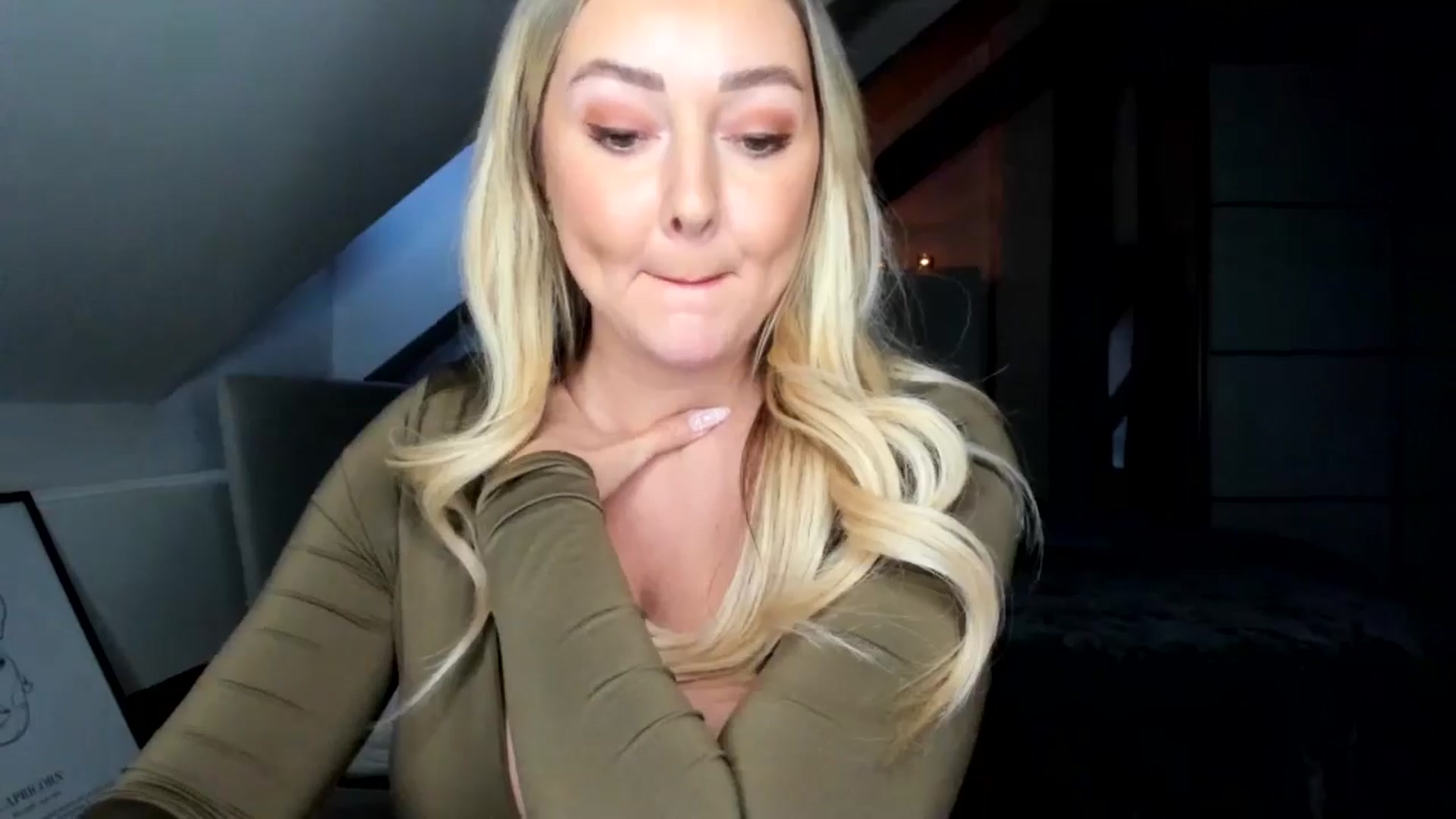 Gallery image thumbnail from Mi_Ha's myfreecams stream on, 12/27/2025, 15:51 image 12 of 20