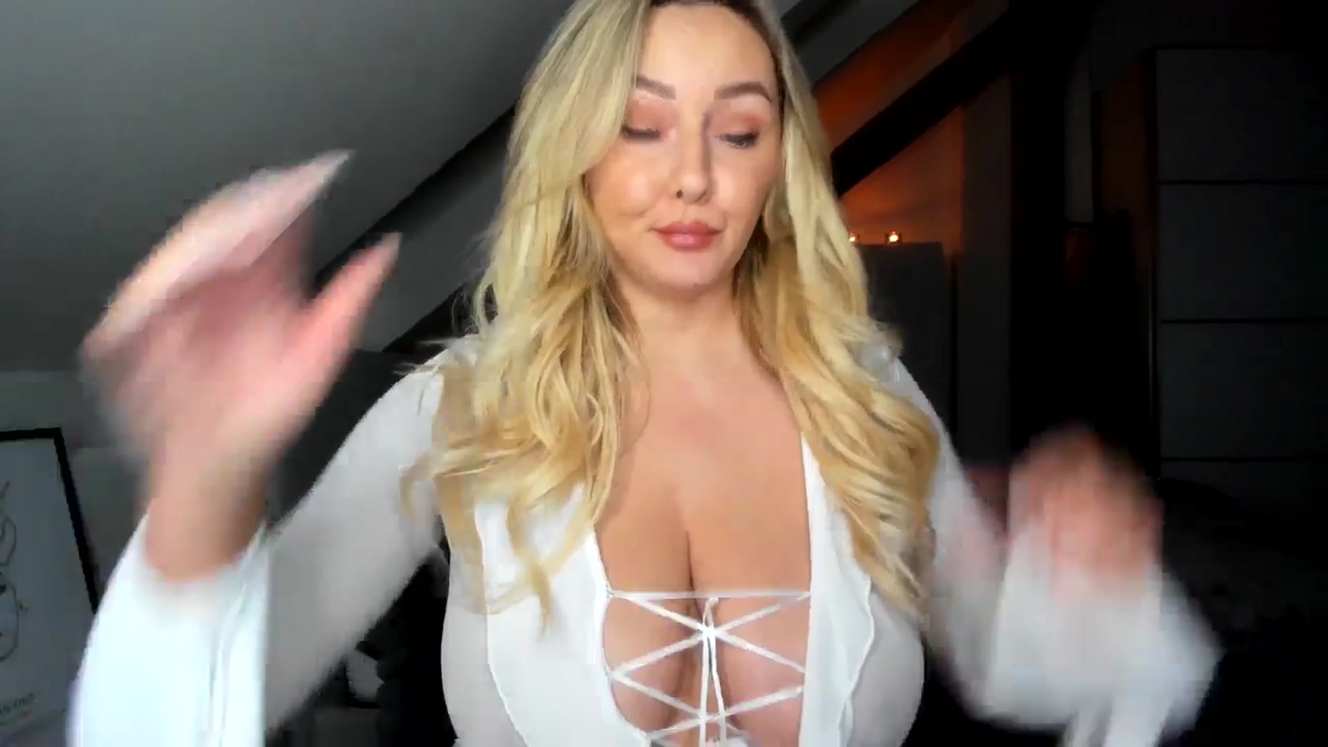 Gallery image thumbnail from Mi_Ha's myfreecams stream on, 12/30/2025, 15:14 image 3 of 20