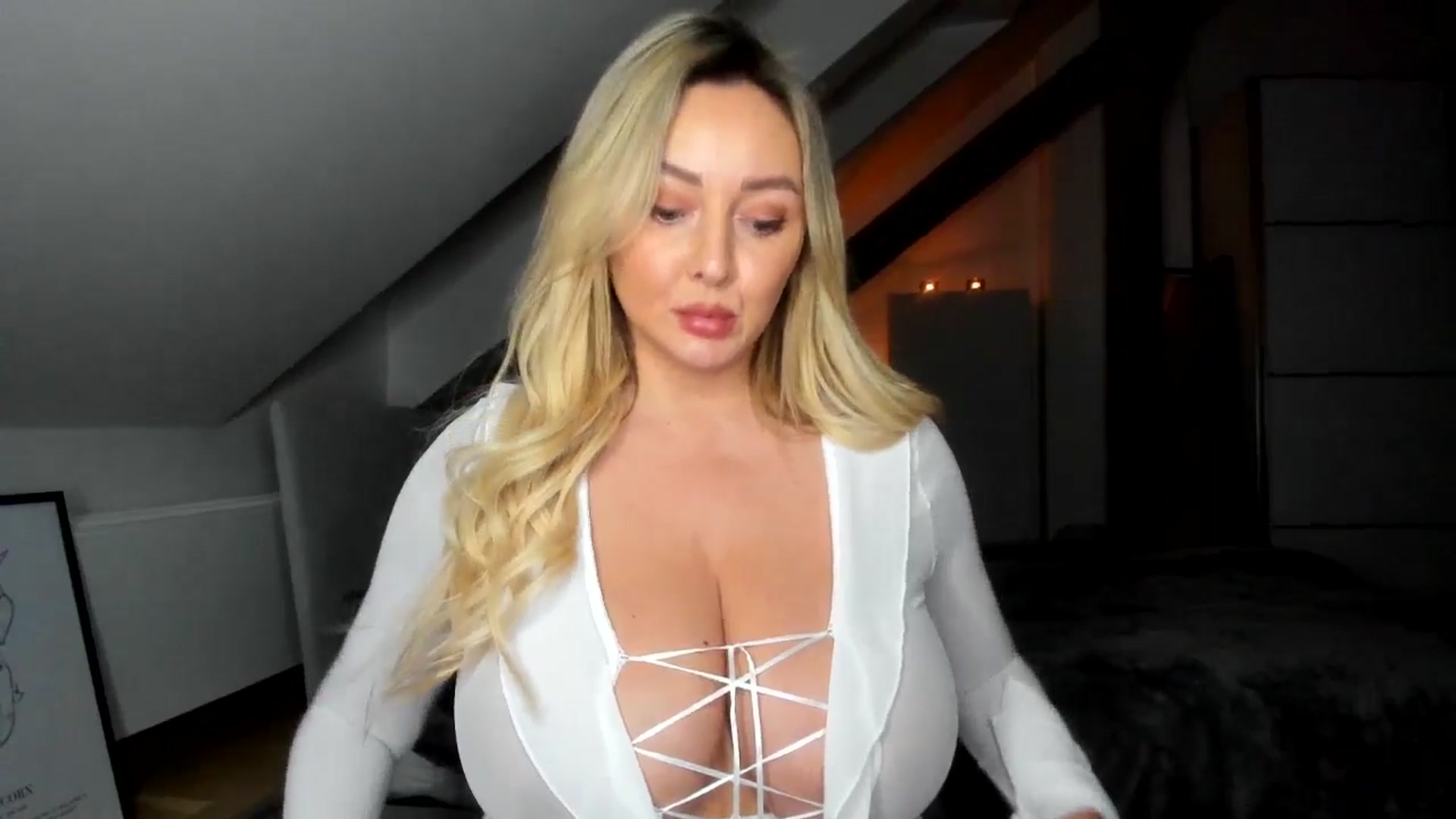 Gallery image thumbnail from Mi_Ha's myfreecams stream on, 12/30/2025, 16:48 image 4 of 20