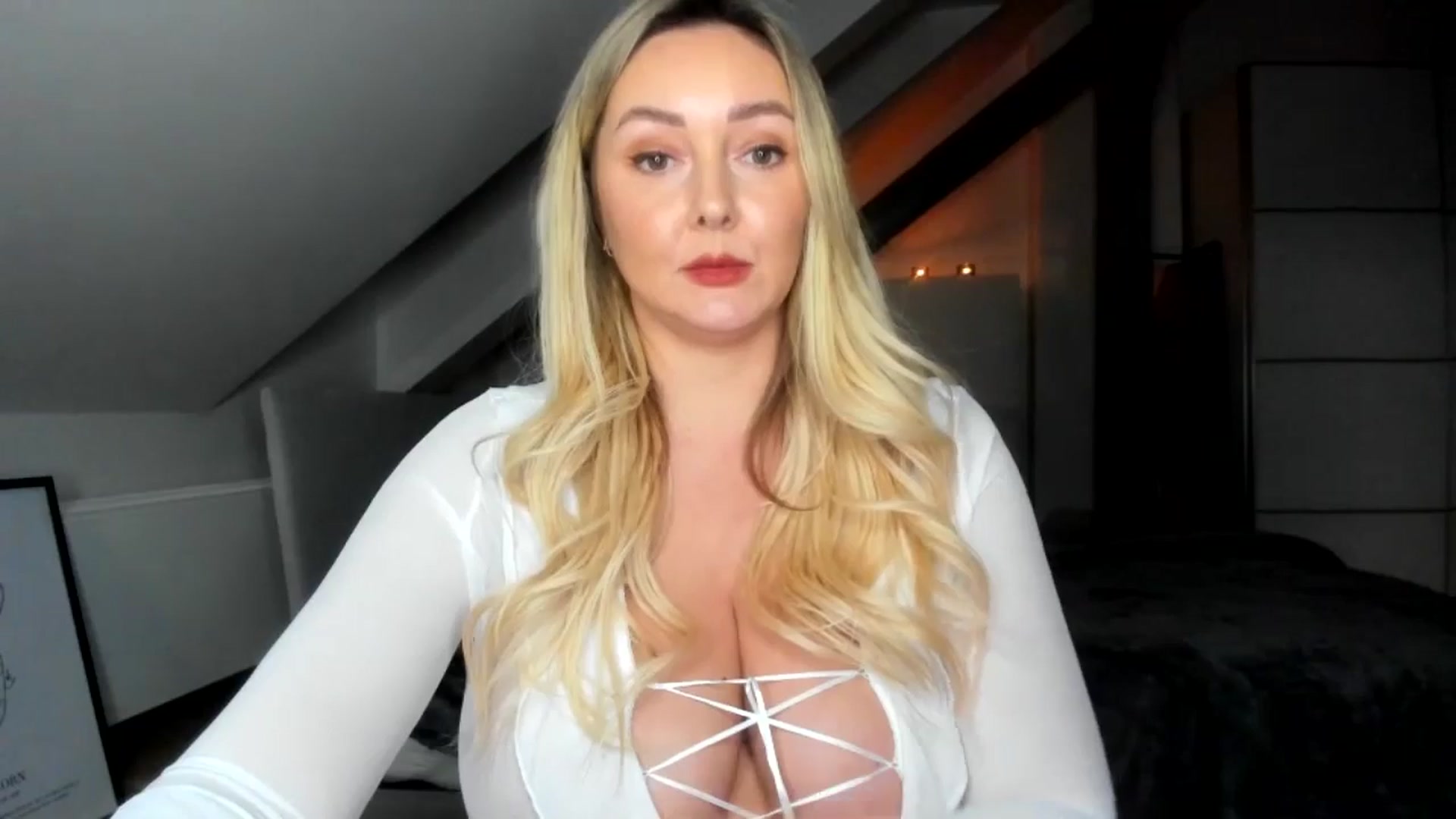 Gallery image thumbnail from Mi_Ha's myfreecams stream on, 12/30/2025, 16:48 image 15 of 20