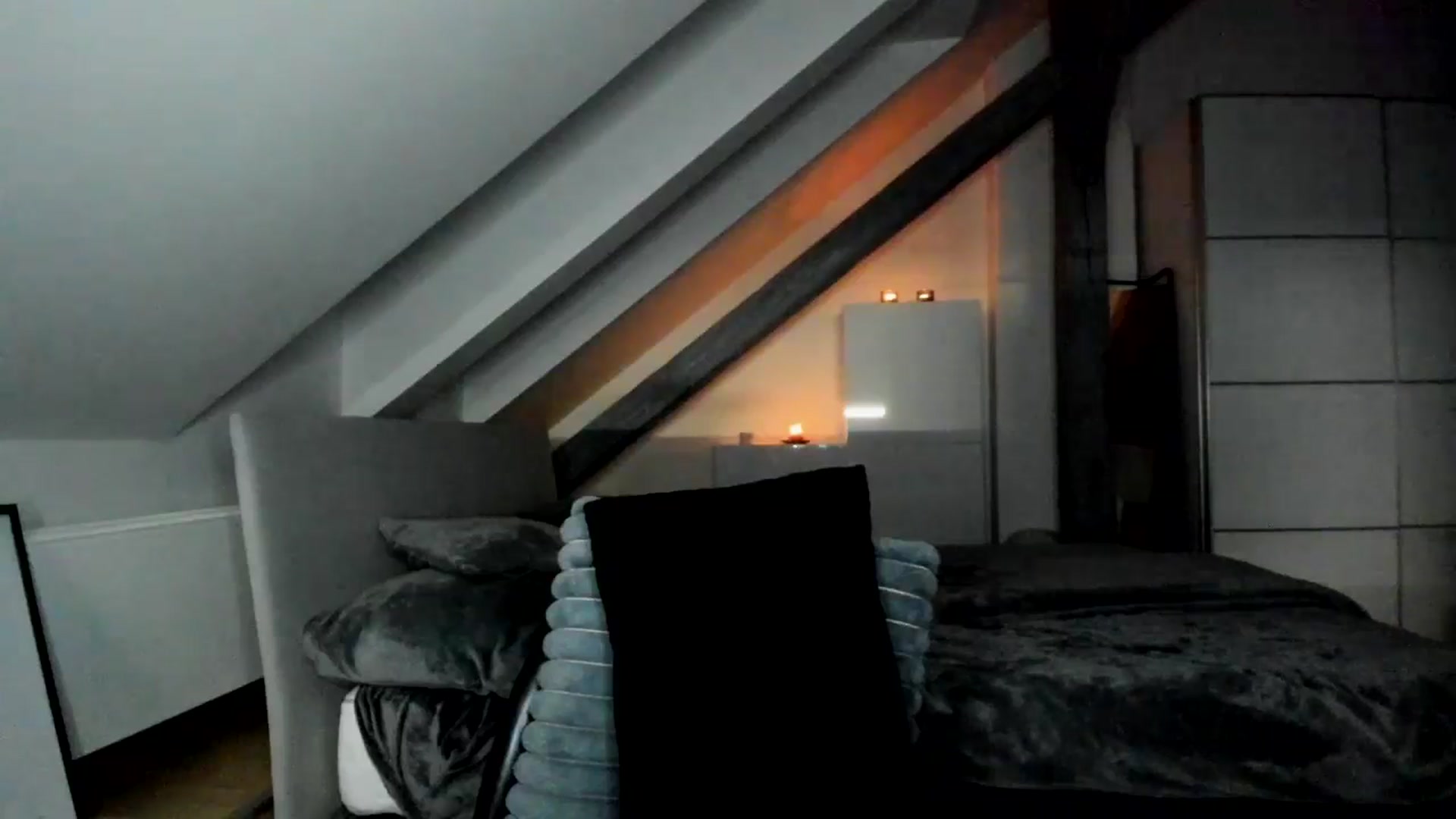 Gallery image thumbnail from Mi_Ha's myfreecams stream on, 12/31/2025, 18:02 image 16 of 20