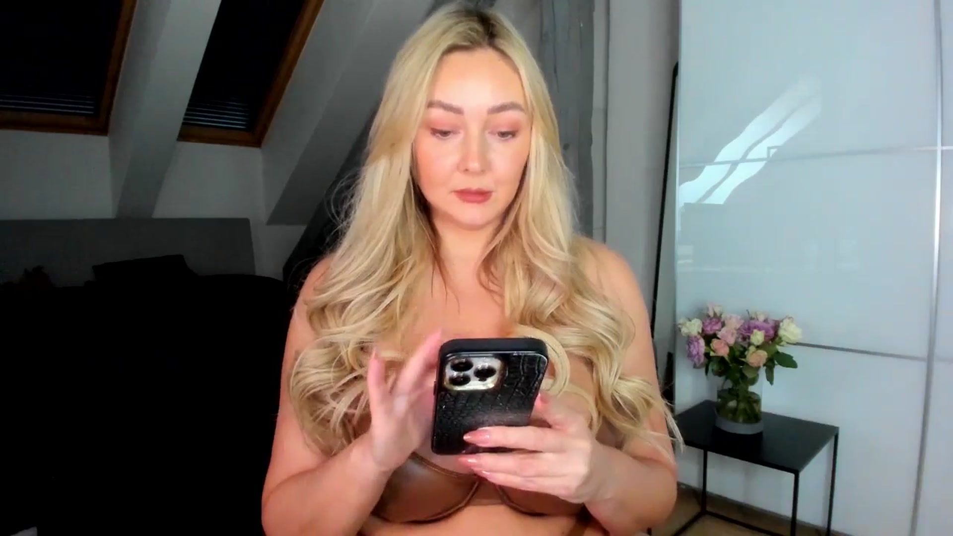 Gallery image thumbnail from Mi_Ha's myfreecams stream on, 02/03/2026, 12:59 image 2 of 20