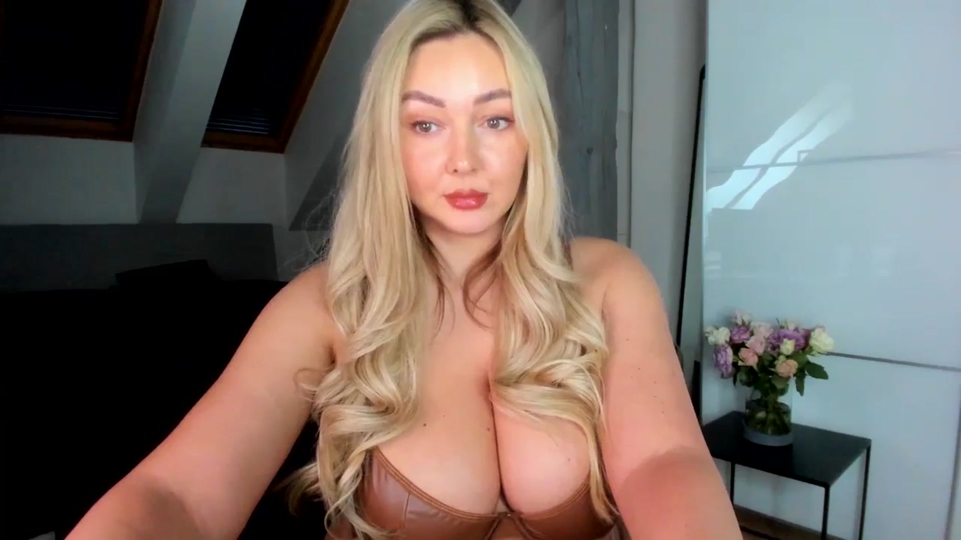 Gallery image thumbnail from Mi_Ha's myfreecams stream on, 02/03/2026, 13:45 image 18 of 20