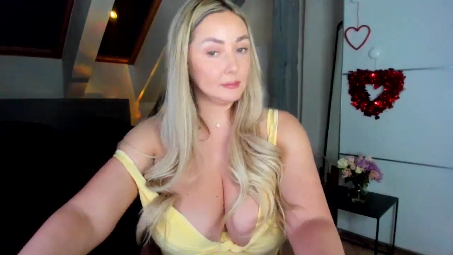 Gallery image thumbnail from Mi_Ha's myfreecams stream on, 02/04/2026, 17:39 image 17 of 20