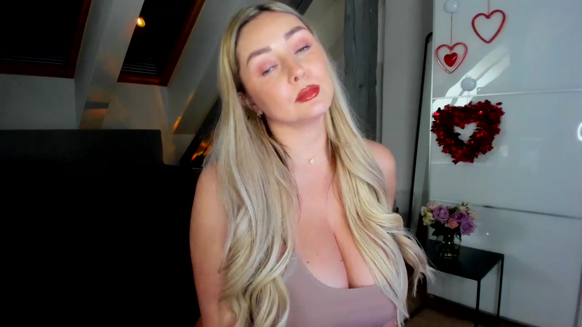 Gallery image thumbnail from Mi_Ha's myfreecams stream on, 02/05/2026, 14:05 image 3 of 20