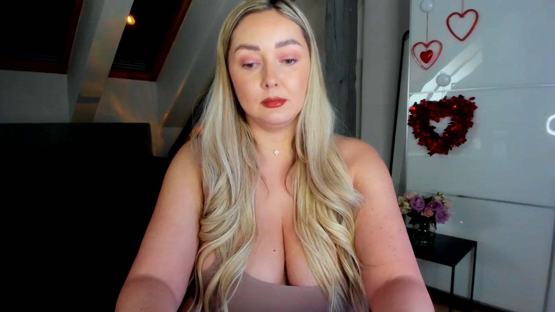 Gallery image thumbnail from Mi_Ha's myfreecams stream on, 02/05/2026, 14:05 image 8 of 20