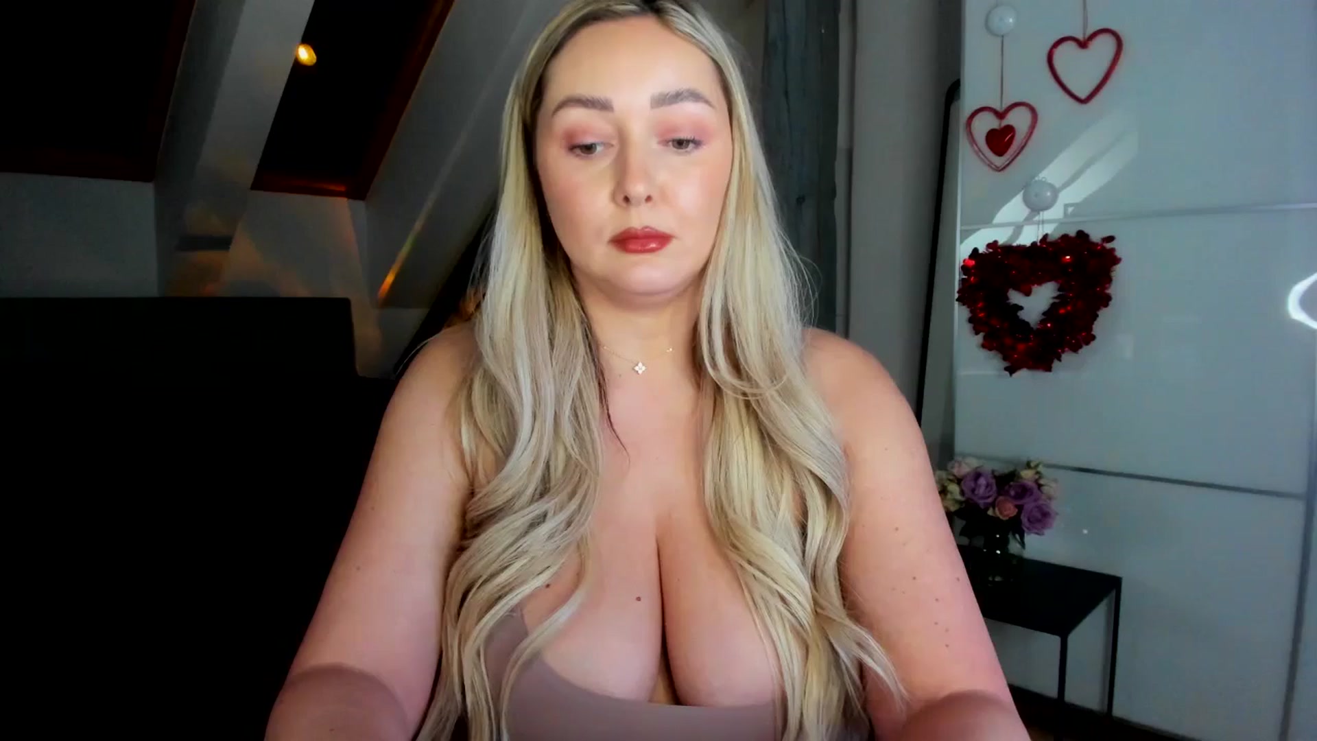 Gallery image thumbnail from Mi_Ha's myfreecams stream on, 02/05/2026, 14:05 image 18 of 20